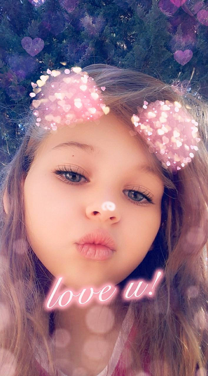 Maeva participe au concours pour gagner de l'argent avec cette photo : beauty, cheek, child, child_model, eyelash, face, fashion_accessory, hair_accessory, head, headgear, headpiece, lip, long_hair, person, petal, pink, smile