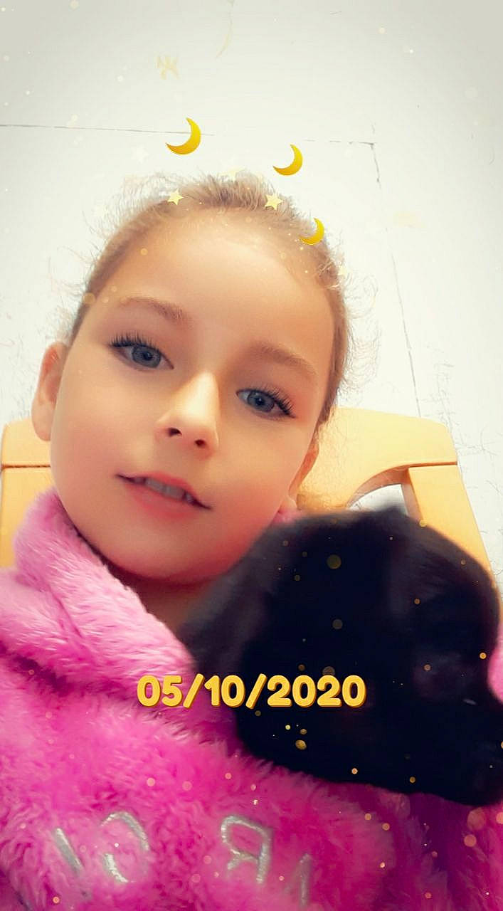 Cecilia a rejoint le concours — aidez-le/la à gagner de superbes lots ! black_hair, cheek, child, eye, eyebrow, eyelash, face, forehead, head, lip, nose, person, photography, pink, selfie, skin, smile, toddler