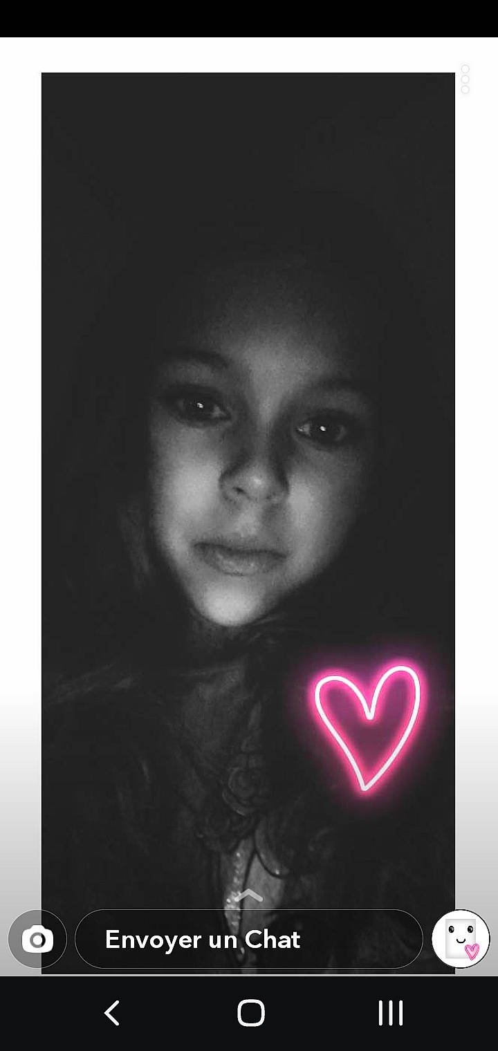 Maeva a rejoint le concours — aidez-le/la à gagner de superbes lots ! beauty, black, black_and_white, child, face, head, heart, lip, love, person, photography, smile