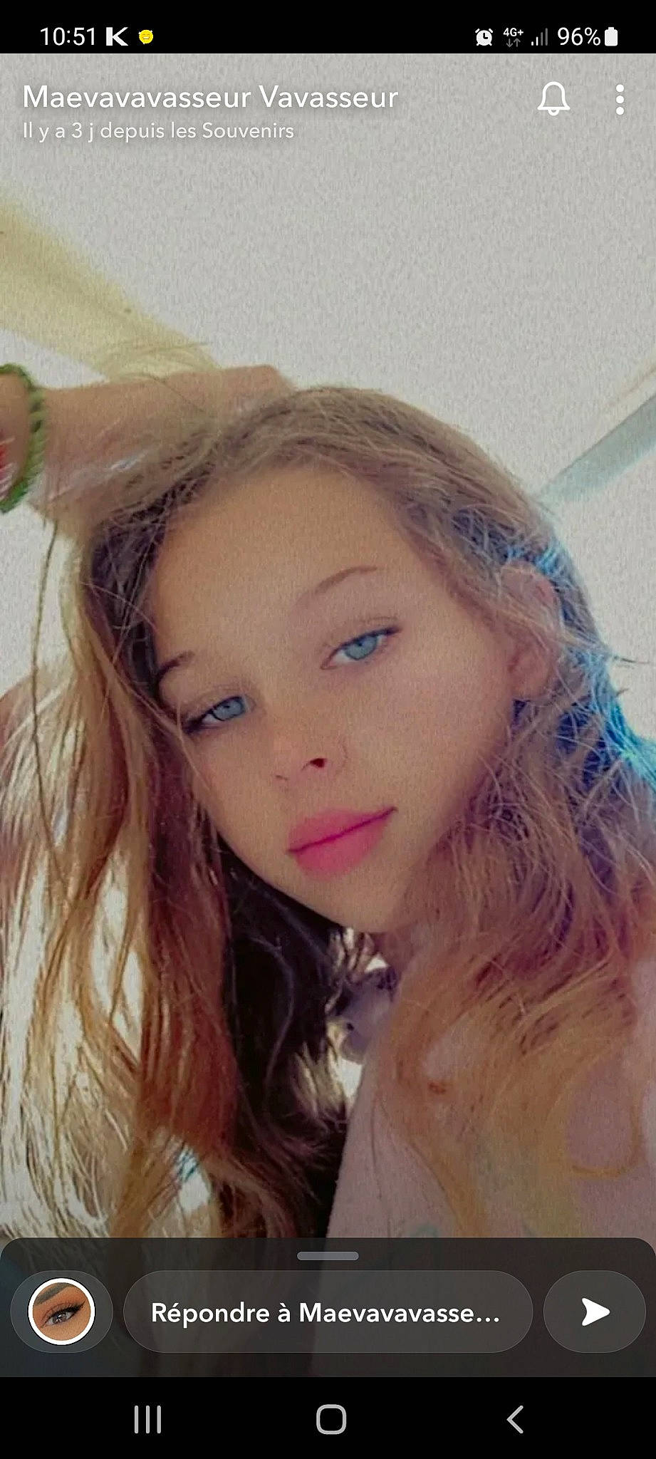 Maeva Vavasseur a rejoint le concours — aidez-le/la à gagner de superbes lots ! black_hair, cheek, ear, eye_liner, eyebrow, eyelash, face, flash_photography, forehead, happy, iris, jaw, layered_hair, lip, lipstick, long_hair, makeover, nose, person, selfie