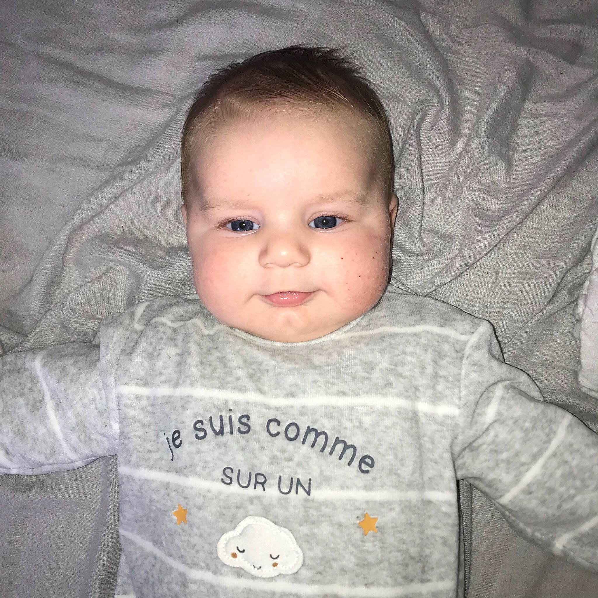 Diego a rejoint le concours — aidez-le/la à gagner de superbes lots ! baby_toddler_clothing, cheek, chin, eye, eyebrow, facial_expression, forehead, hairstyle, head, human, iris, lip, mouth, neck, nose, organ, outerwear, person, skin, smile