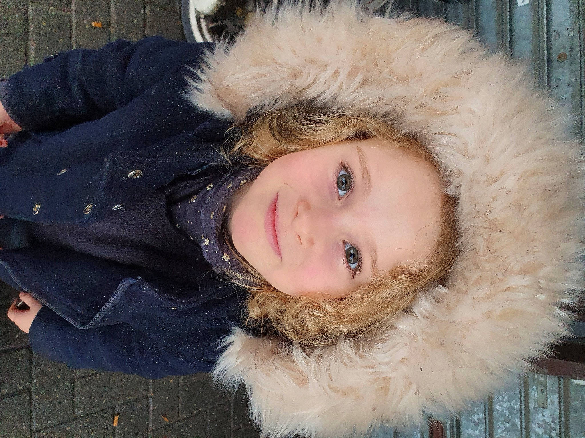 Maï-lee a rejoint le concours — aidez-le/la à gagner de superbes lots ! animal_product, cheek, cool, fur, fur_clothing, headgear, hood, human, iris, jacket, joy, natural_material, nose, parka, person, portrait_photography, street_fashion, textile, winter