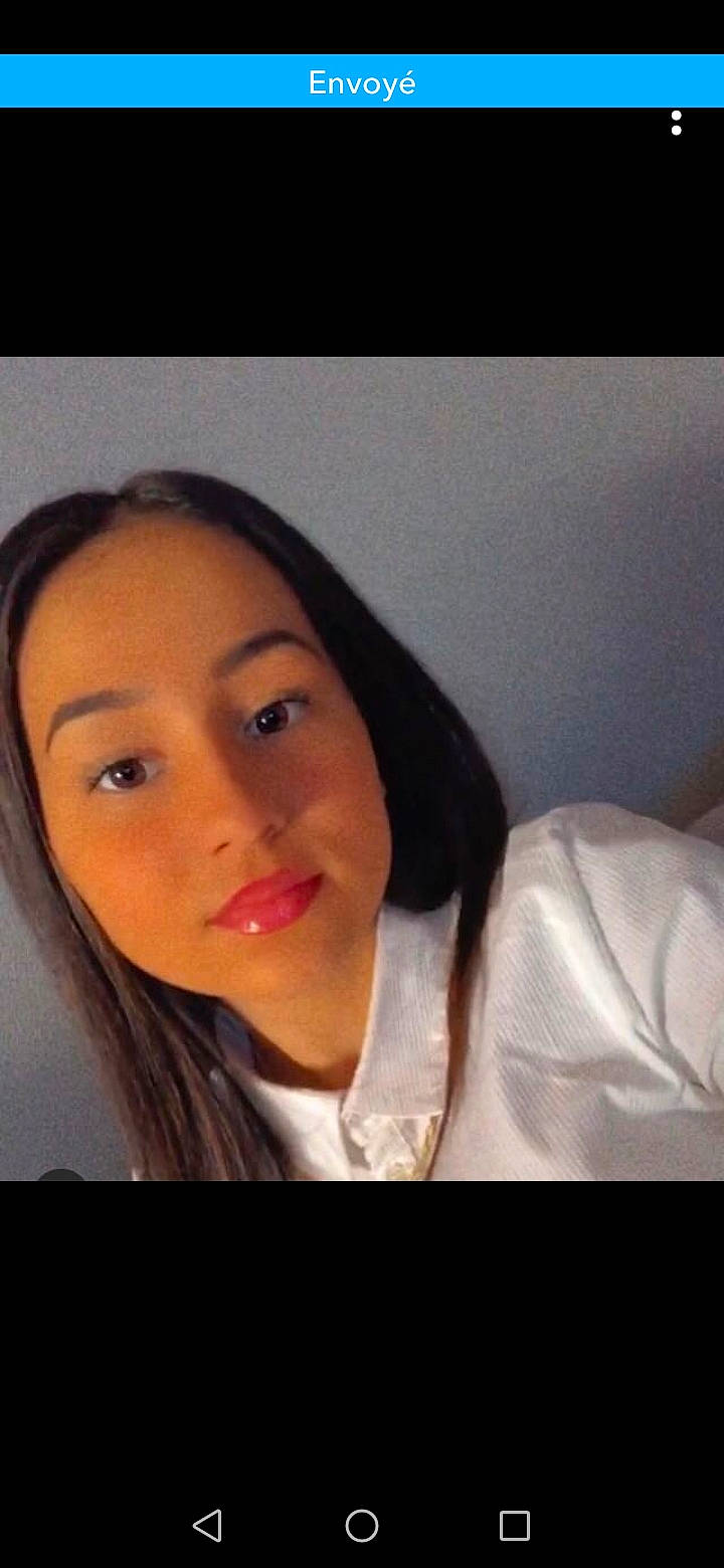 Linda a rejoint le concours — aidez-le/la à gagner de superbes lots ! beauty, black, black_hair, cheek, chin, eyebrow, eyelash, facial_expression, forehead, hairstyle, jaw, lip, long_hair, neck, nose, person, portrait, portrait_photography, selfie, skin