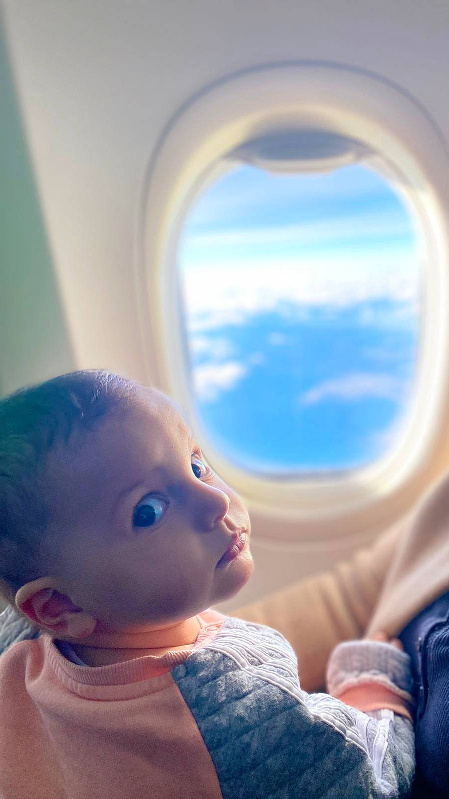 Liliya a rejoint le concours — aidez-le/la à gagner de superbes lots ! air_travel, azure, baby, baby_toddler_clothing, blue, cloud, comfort, electric_blue, eye, fun, happy, iris, leisure, light, lip, mouth, person, sky, sunlight, toddler