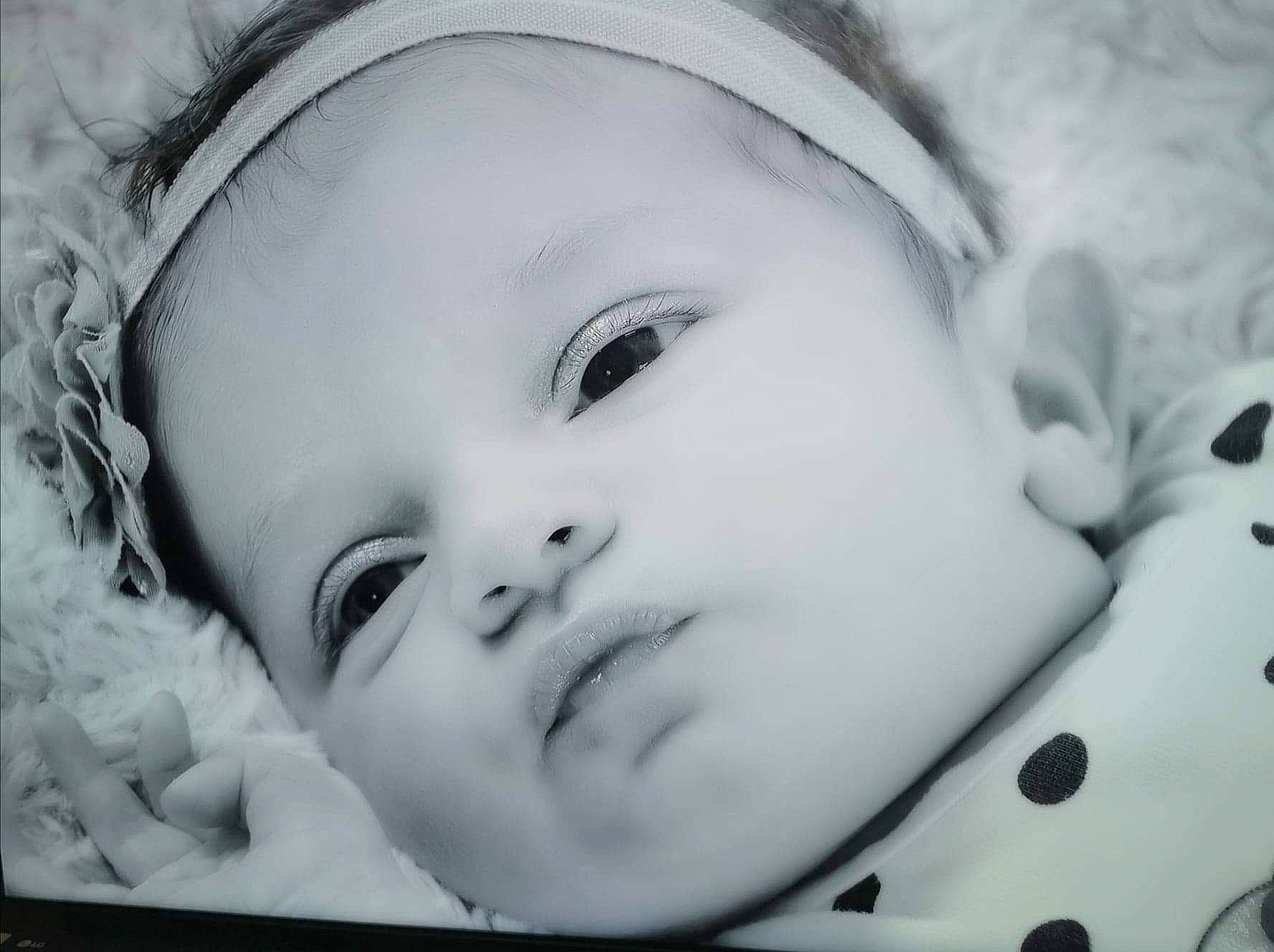 Rose participe au concours pour gagner de l'argent avec cette photo : baby, bedtime, black_and_white, cheek, child, eye, face, head, lip, monochrome, monochrome_photography, mouth, nose, person, photograph, photography, portrait_photography, stock_photography, style, toddler