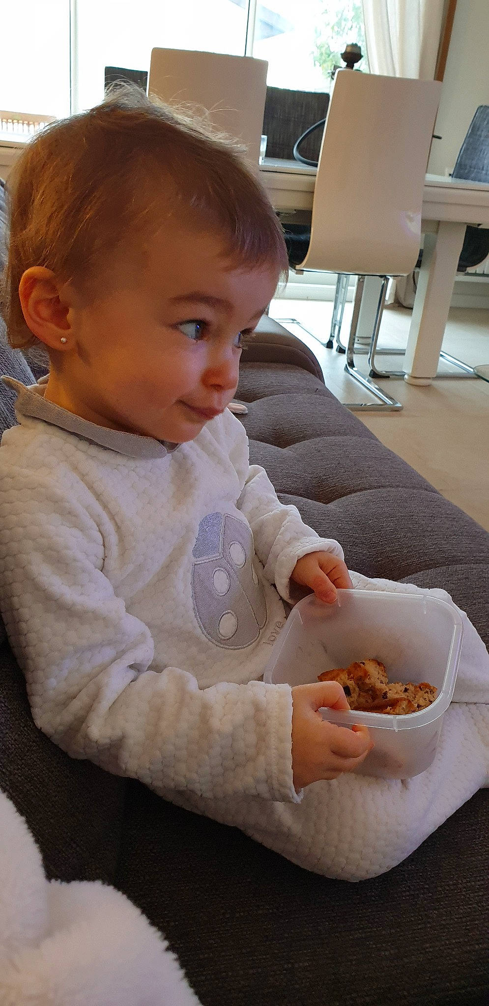 Prune a rejoint le concours — aidez-le/la à gagner de superbes lots ! baby, child, comfort_food, cuisine, dish, eating, food, meal, person, toddler