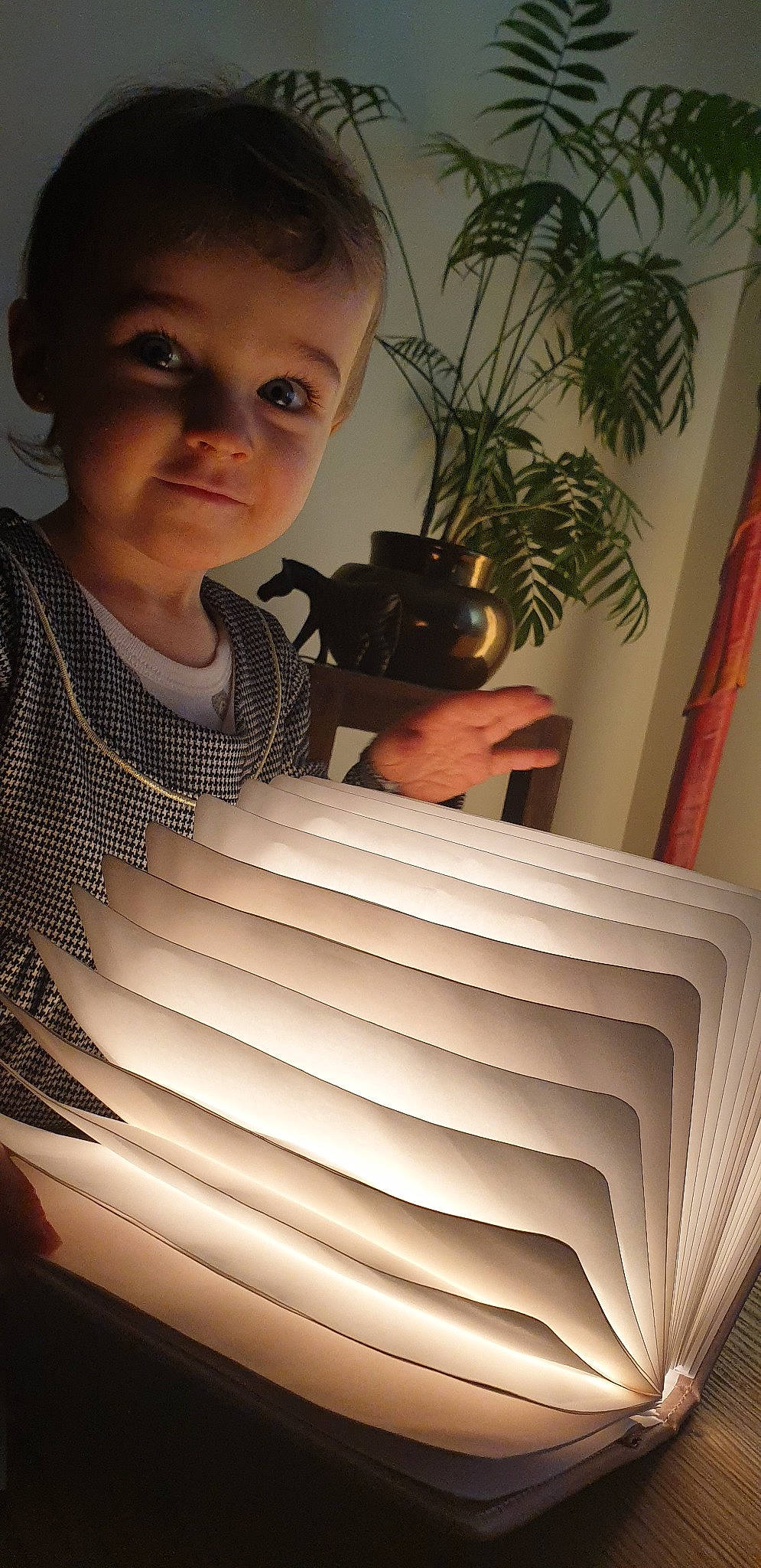 Prune a rejoint le concours — aidez-le/la à gagner de superbes lots ! arm, child, person, smile, toddler