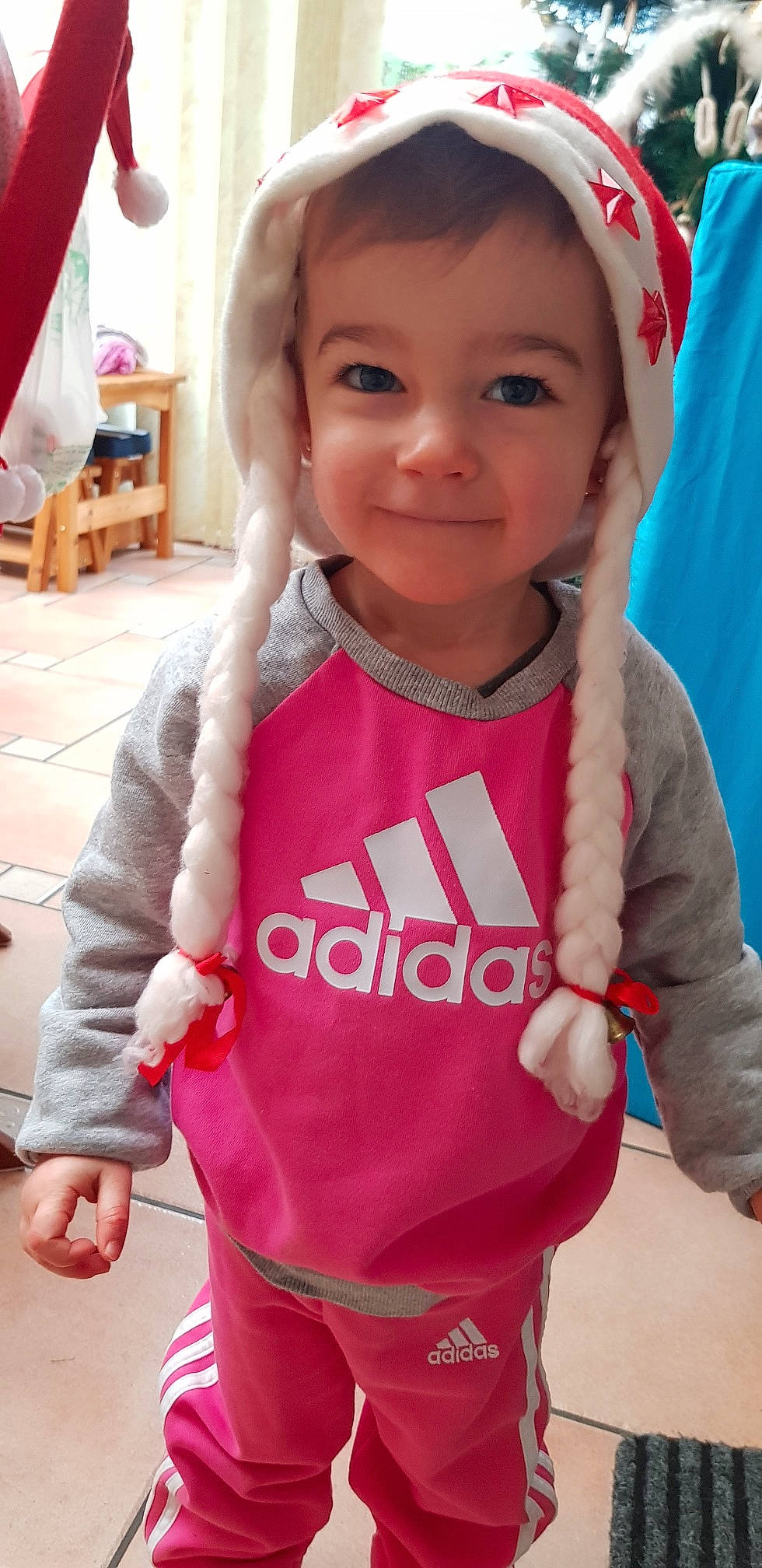 Prune a rejoint le concours — aidez-le/la à gagner de superbes lots ! child, joy, outerwear, person, pink, skin, sleeve, smile, toddler