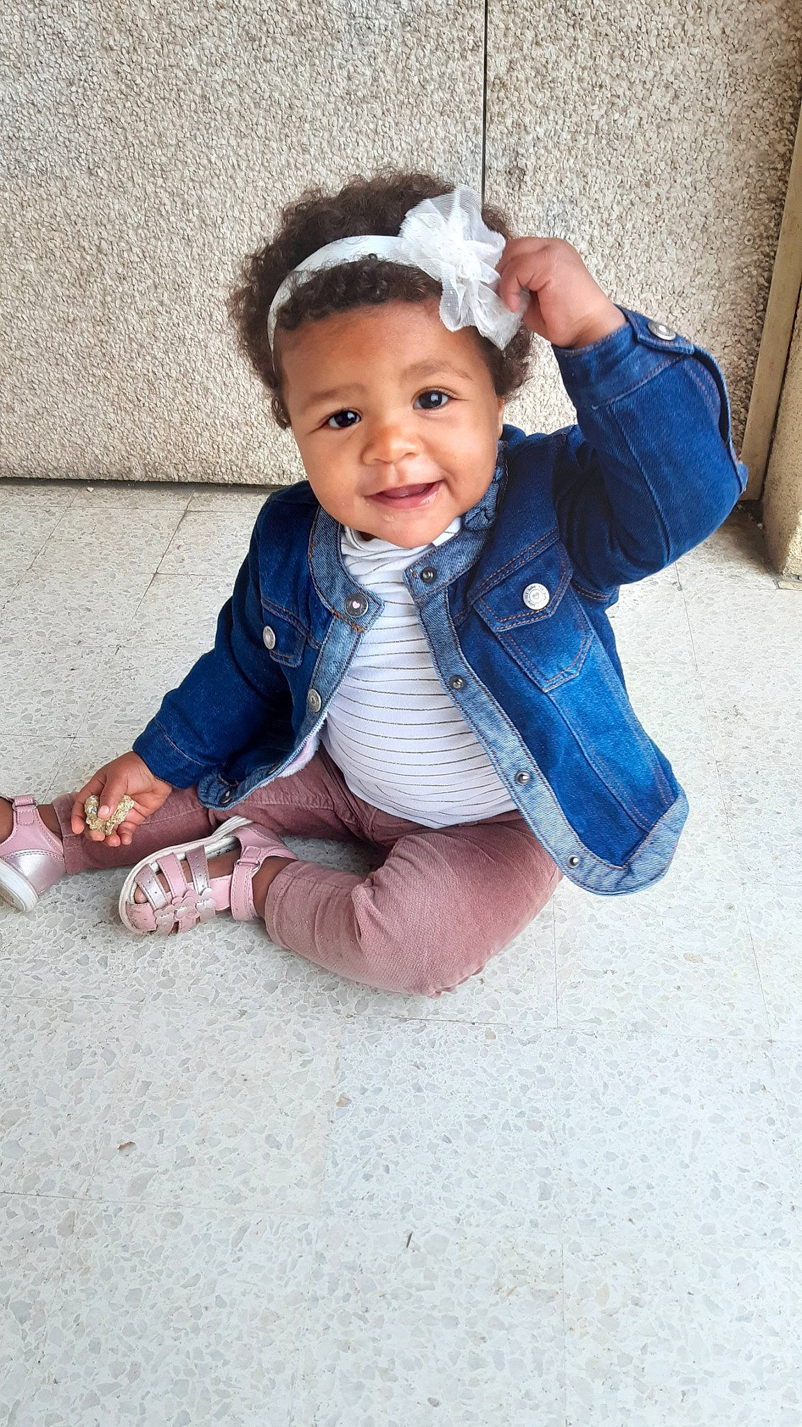 Angel participe au concours pour gagner de l'argent avec cette photo : baby, baby_toddler_clothing, blue, cheek, child, child_model, floor, flooring, headgear, jeans, leg, outerwear, person, play, sitting, skin, smile, textile, toddler