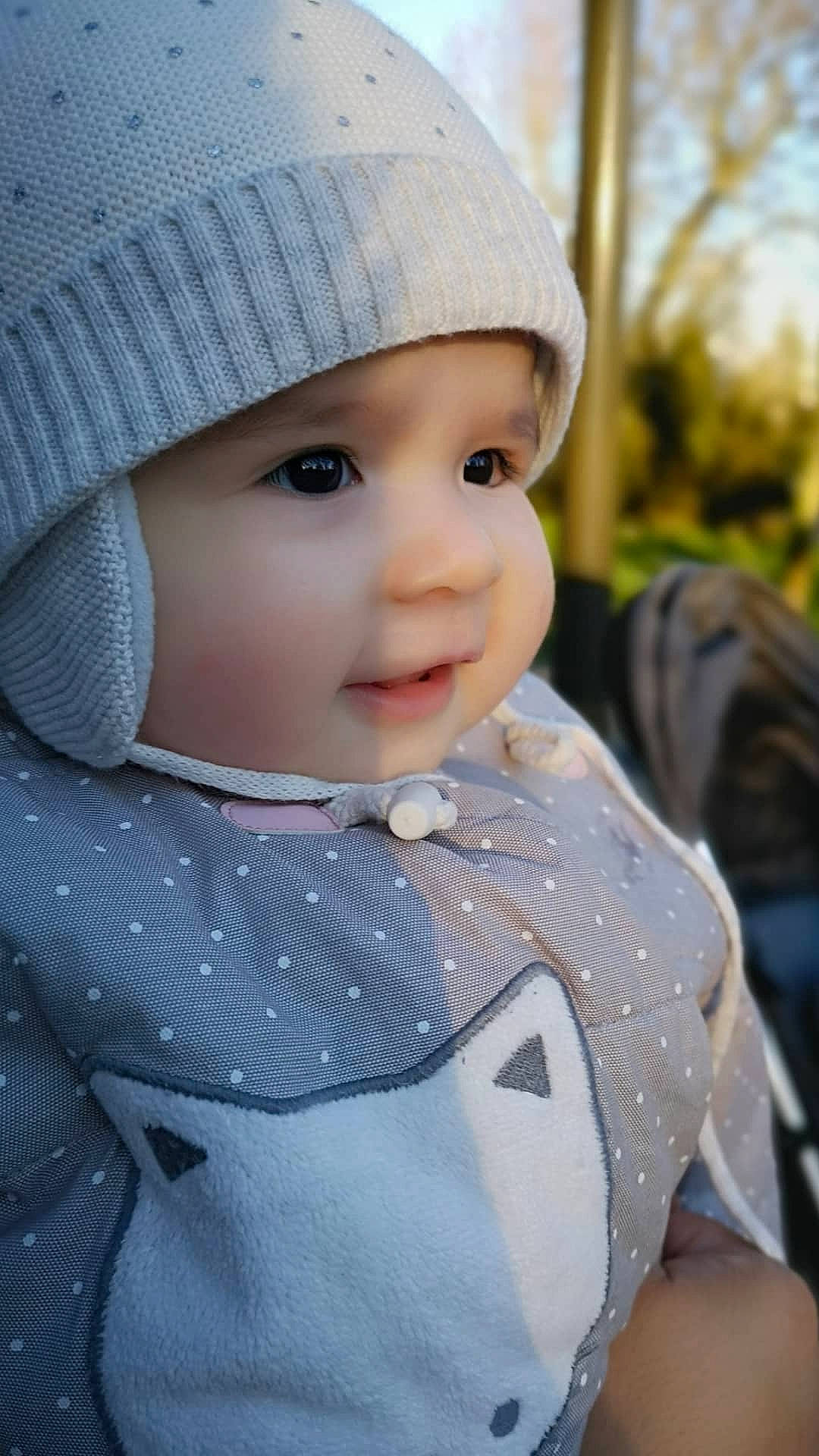 Allegra participe au concours pour gagner de l'argent avec cette photo : baby, baby_toddler_clothing, beauty, cap, cheek, cool, doll, grass, hand, happy, headgear, headwear, knit_cap, lip, organ, outerwear, person, skin, sleeve, toddler