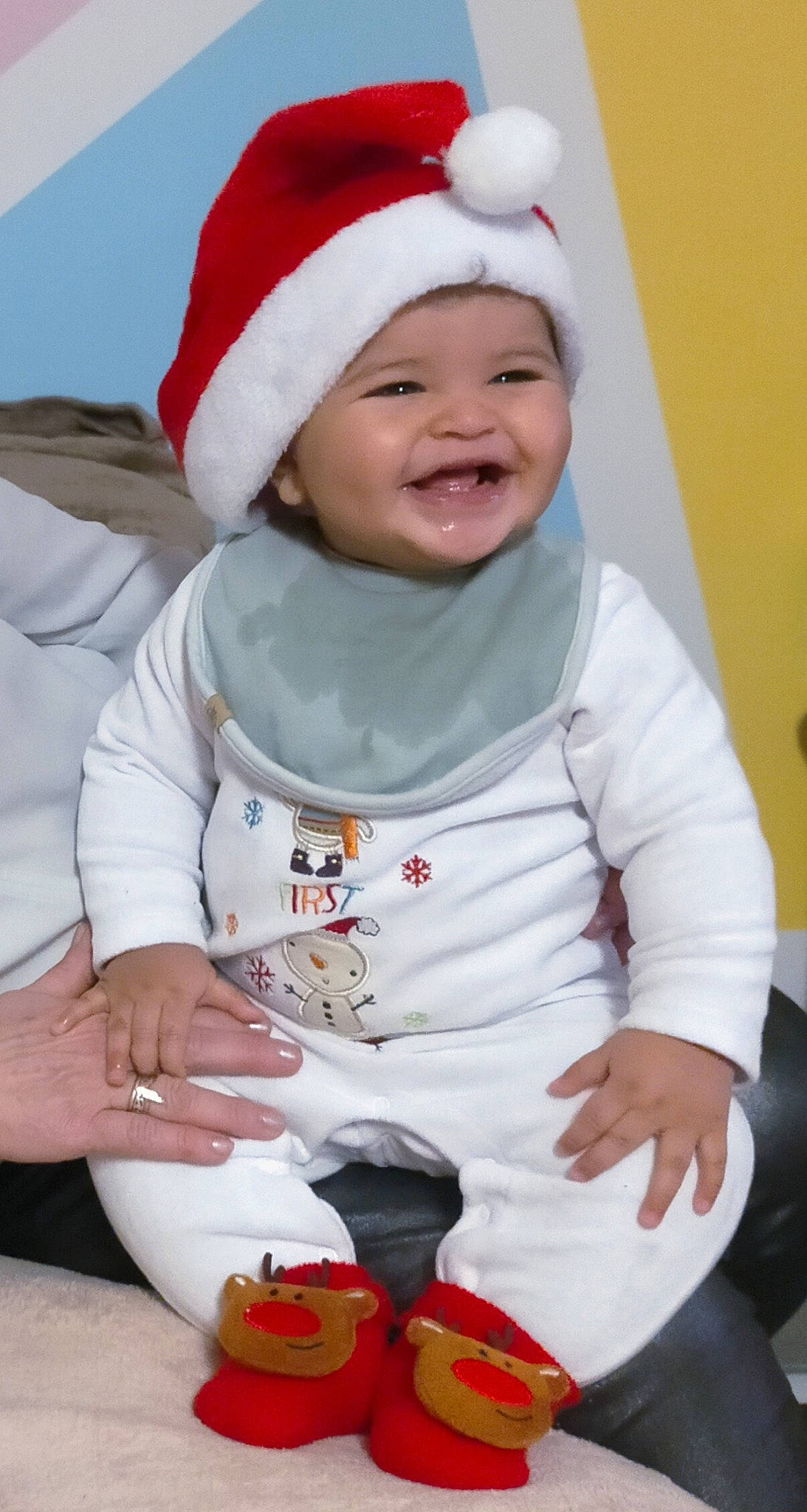 Marcus participe au concours pour gagner de l'argent avec cette photo : baby, baby_toddler_clothing, cap, cheek, event, eye, gesture, hand, happy, head, headgear, headwear, human_body, jacket, joy, outerwear, person, red, sleeve, smile