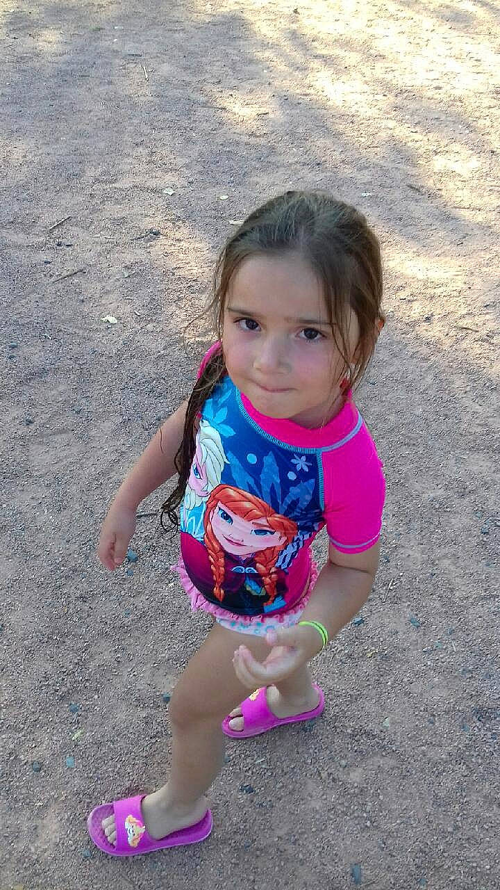 Wendy a rejoint le concours — aidez-le/la à gagner de superbes lots ! child, fun, joy, person, pink, play, smile, summer, toddler, vacation