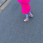 Louana a rejoint le concours — aidez-le/la à gagner de superbes lots ! child, pink_coat, leggings, shoes, road, pavement, curb, outdoor, street, motion, walking, side_view, childhood, urban, casual_clothing, young_child, person, hairstyle, playful, daytime