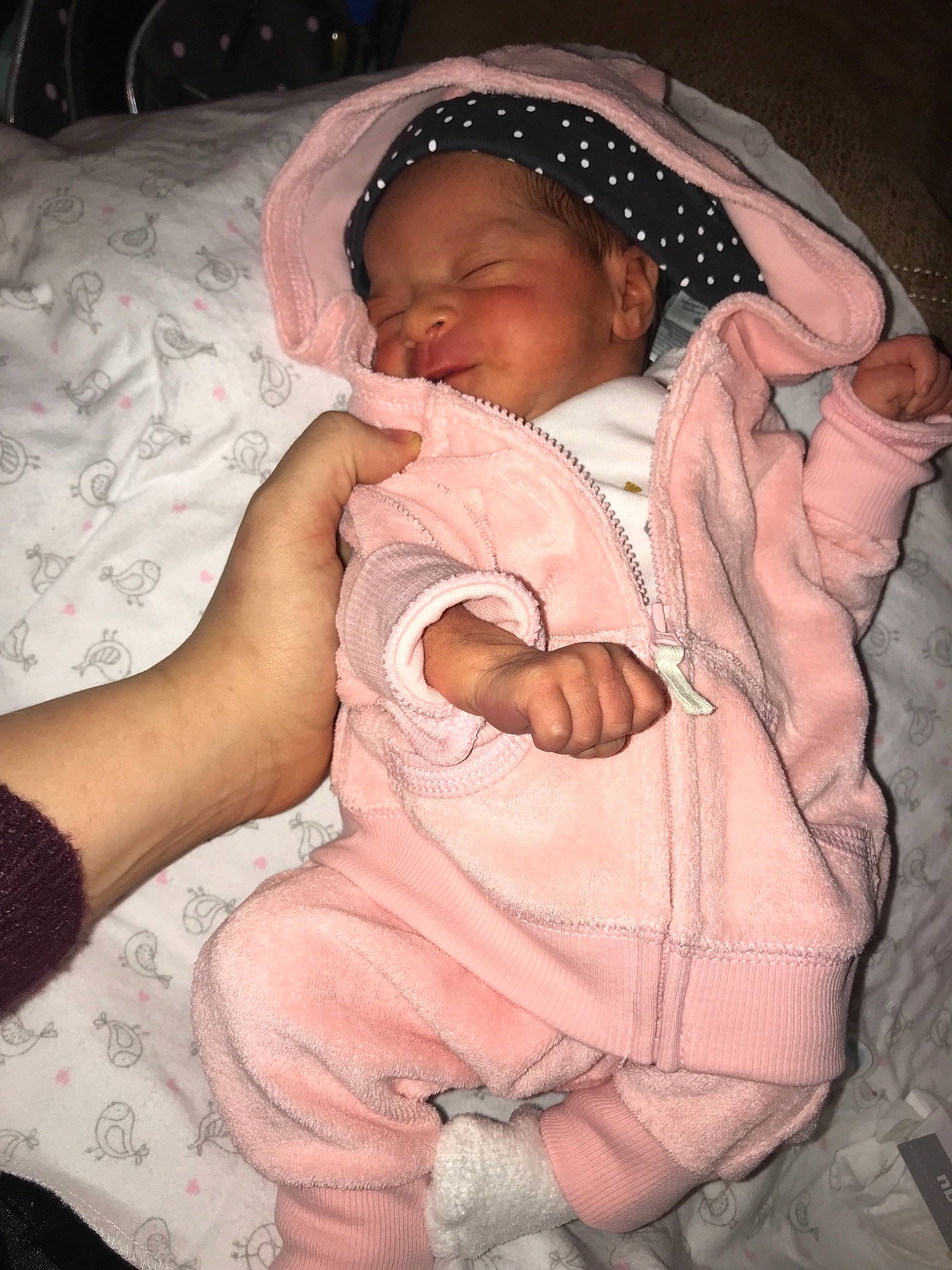 Evelyn is registered to the contest to win money with this photo: arm, child, finger, girl, hand, head, infant, person, pink, product, skin, textile, toddler