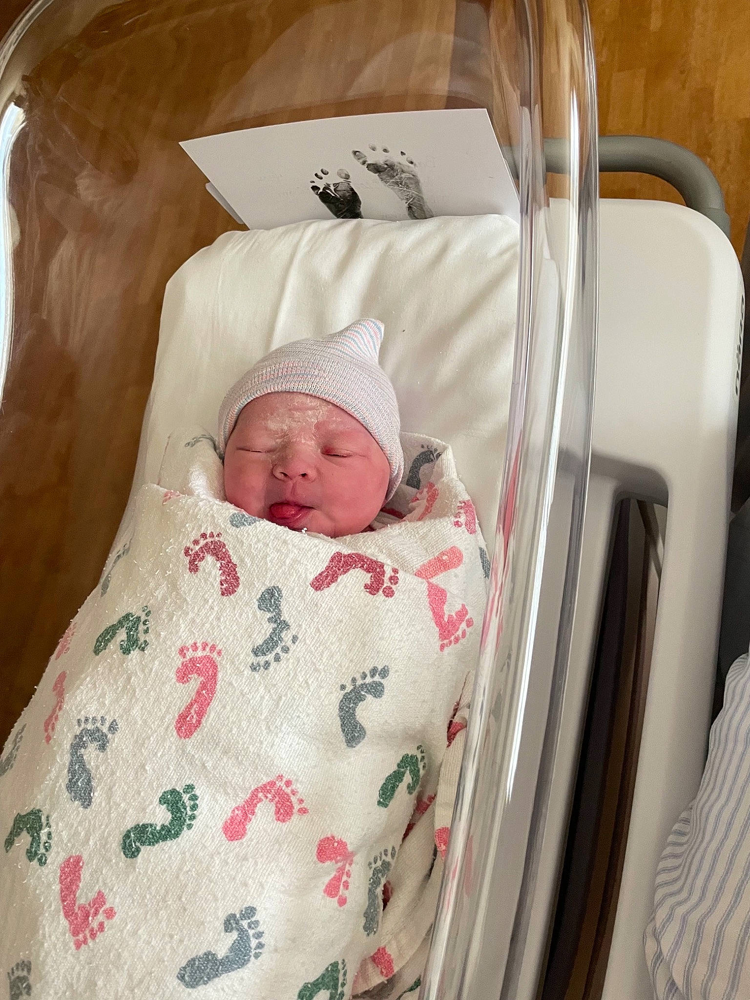 Laken is registered to the contest to win money with this photo: baby, baby_products, baby_safety, baby_sleeping, baby_toddler_clothing, bed, bedding, bedtime, carmine, child, comfort, cradle, headwear, infant_bed, linens, nap, person, product, room, sleep