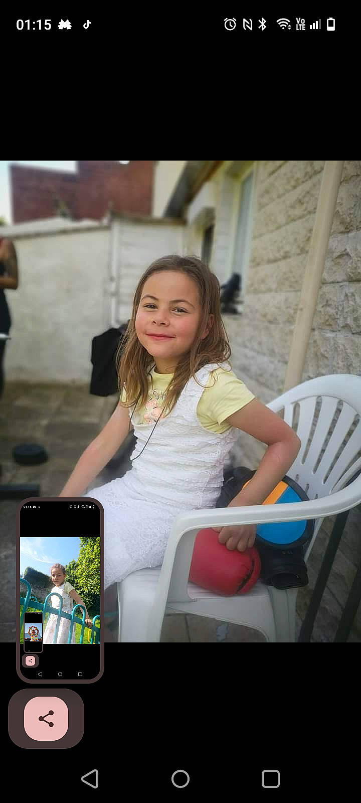 Emy a rejoint le concours — aidez-le/la à gagner de superbes lots ! chair, child, child_model, communication_device, display_device, fashion_design, flash_photography, formal_wear, fun, gadget, happy, joy, leisure, mobile_device, mobile_phone, multimedia, person, portable_communications_device, portrait_photography, sitting