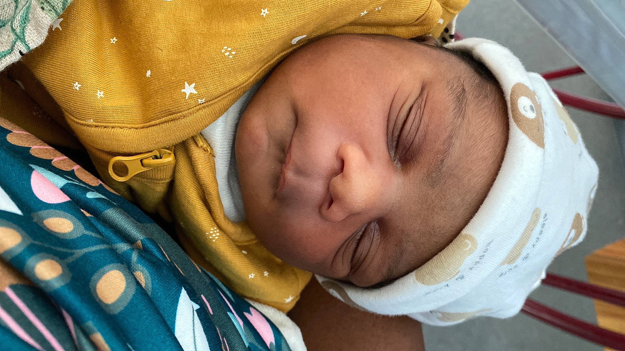 Ezra a rejoint le concours — aidez-le/la à gagner de superbes lots ! baby, baby_products, baby_sleeping, baby_toddler_clothing, bedtime, cheek, child, chin, close_up, comfort, eyebrow, eyelash, grass, happy, mouth, nap, nose, person, skin, sleep