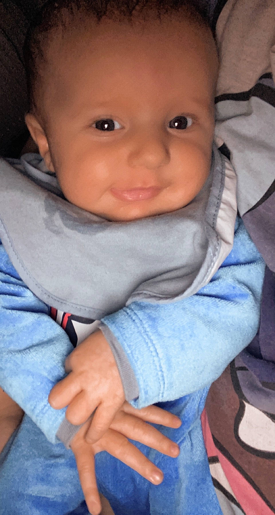 Lyham participe au concours pour gagner de l'argent avec cette photo : baby, baby_toddler_clothing, beauty, blue, cheek, child, clothing, comfort, finger, gesture, happy, iris, lip, mouth, nose, organ, person, skin, sleeve, smile