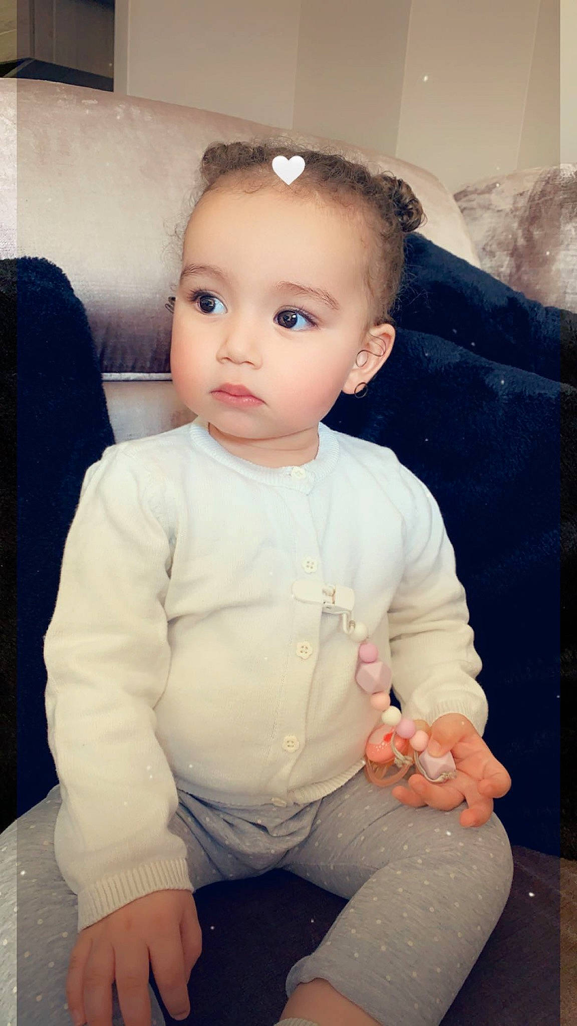 Ilyana participe au concours pour gagner de l'argent avec cette photo : baby_toddler_clothing, cheek, eye, eyebrow, eyelash, face, flash_photography, hairstyle, head, headgear, iris, joint, lip, neck, nose, person, product, shoulder, skin, sleeve