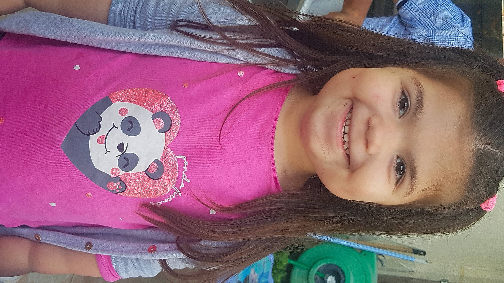 Jessica a rejoint le concours — aidez-le/la à gagner de superbes lots ! baby, baby_toddler_clothing, cheek, chest, child, eye, eyelash, fun, happy, joy, leisure, lip, magenta, mouth, pattern, person, pink, plant, skin, sleeve