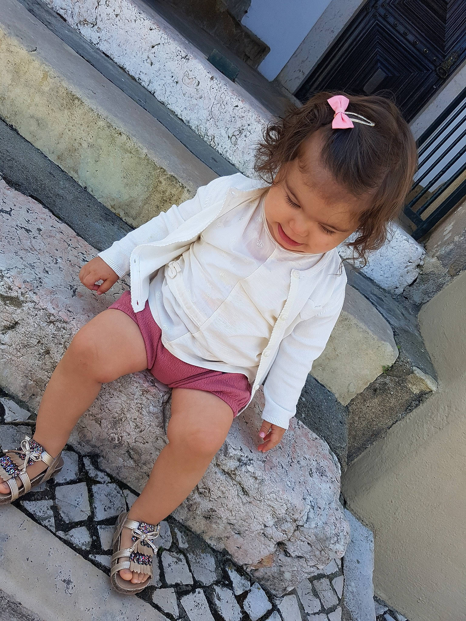 Luna Sofia a rejoint le concours — aidez-le/la à gagner de superbes lots ! human_leg, joy, leg, person