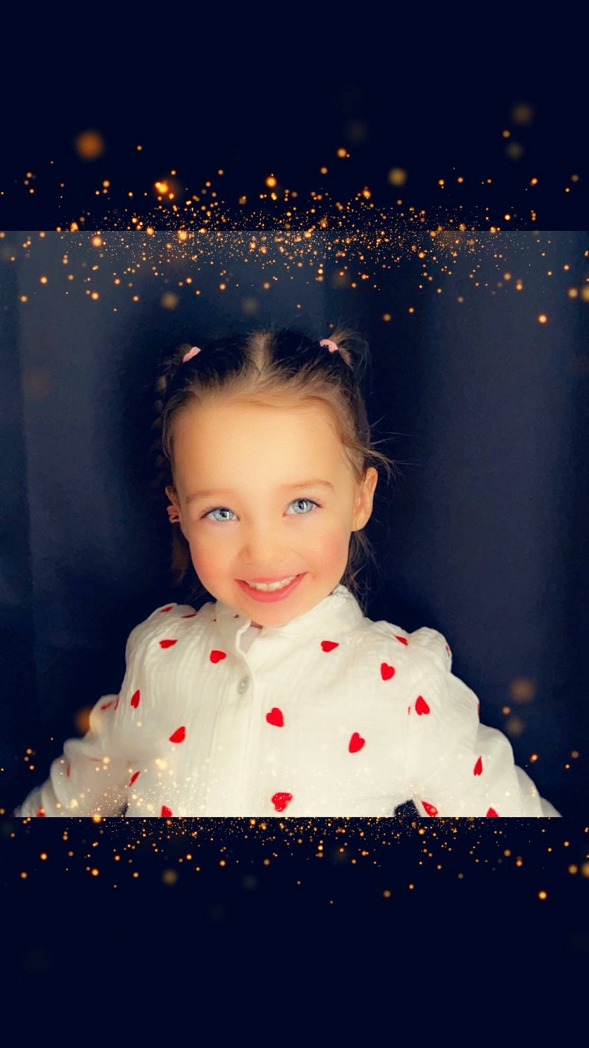 Ilyana participe au concours pour gagner de l'argent avec cette photo : baby_toddler_clothing, beauty, child, clothing, event, flash_photography, fun, hair, happy, head, holiday, joy, light, lighting, lip, pattern, person, red, sky, sleeve