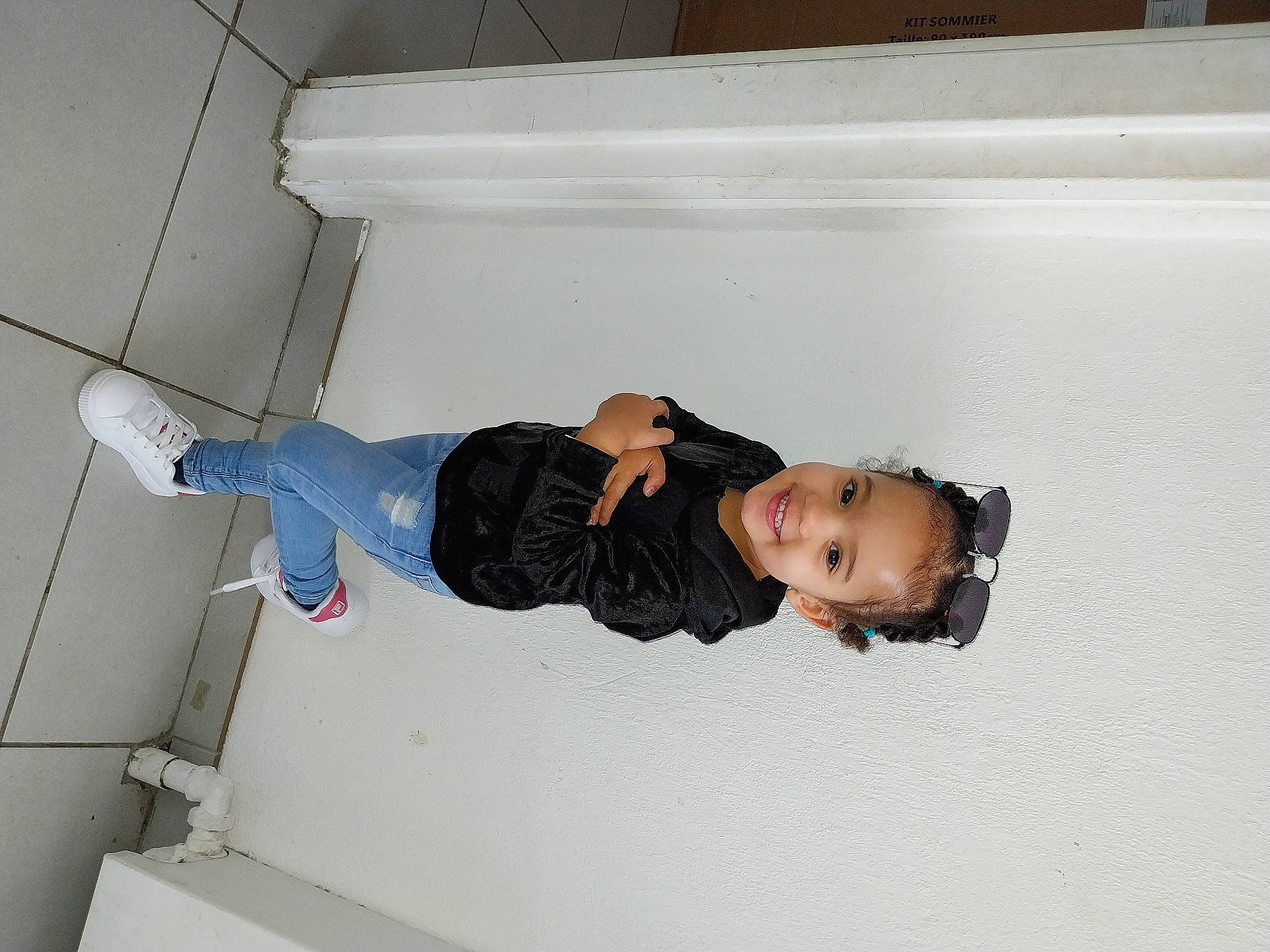 Safiyah participe au concours pour gagner de l'argent avec cette photo : baby_toddler_clothing, ceiling, child, cleanliness, collar, comfort, composite_material, elbow, floor, flooring, hardwood, joy, person, plaster, room, sleeve, toddler, walking_shoe, wood