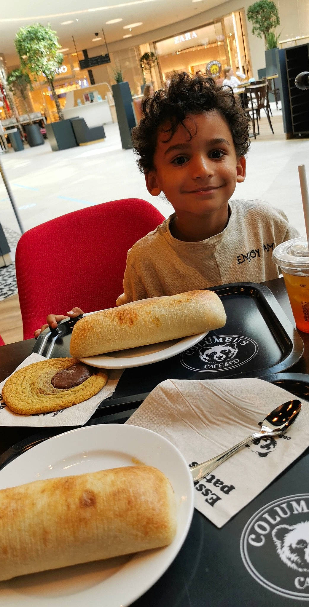 Camron participe au concours pour gagner de l'argent avec cette photo : american_food, banh_mi, breakfast, cuisine, dish, dosa, fast_food, food, hotteok, ingredient, joy, junk_food, malaysian_food, meal, person