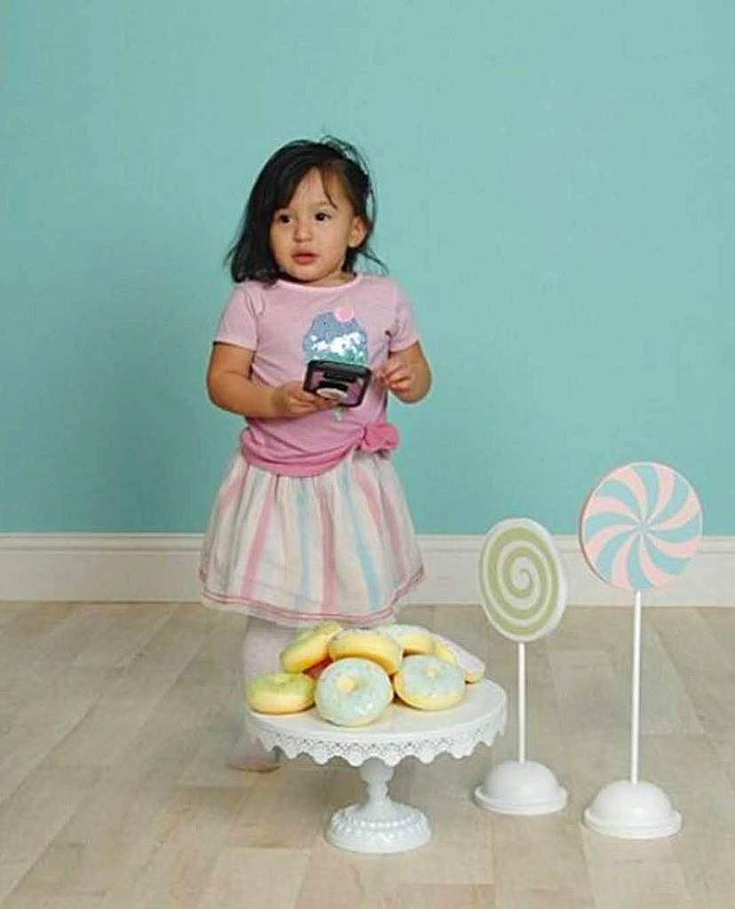 Sarai is registered to the contest to win money with this photo: child, person, pink, toddler