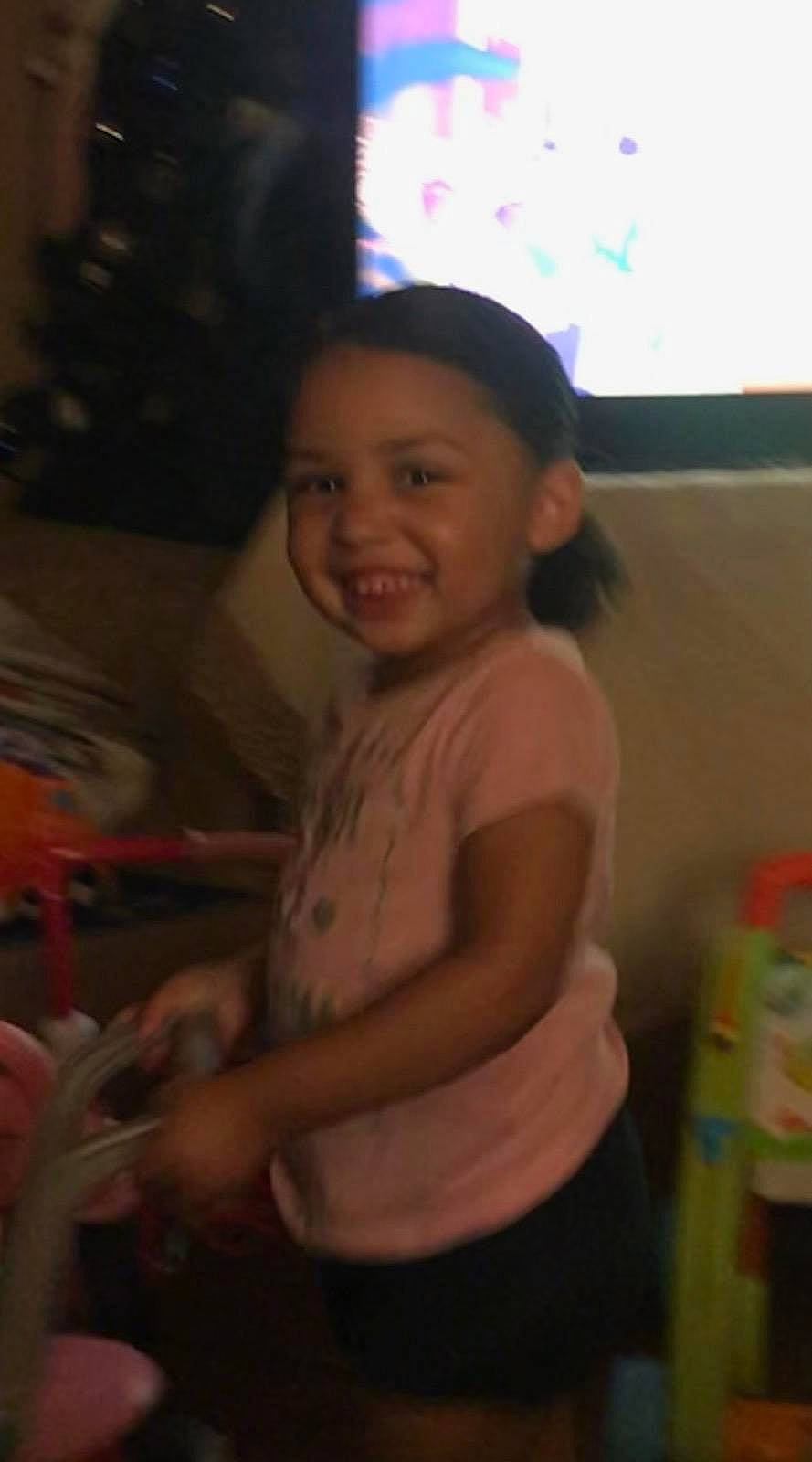 Kalani is registered to the contest to win money with this photo: abdomen, cheek, chest, child, chin, ear, elbow, event, facial_expression, finger, fun, happy, iris, joy, mouth, person, room, smile, standing, t_shirt