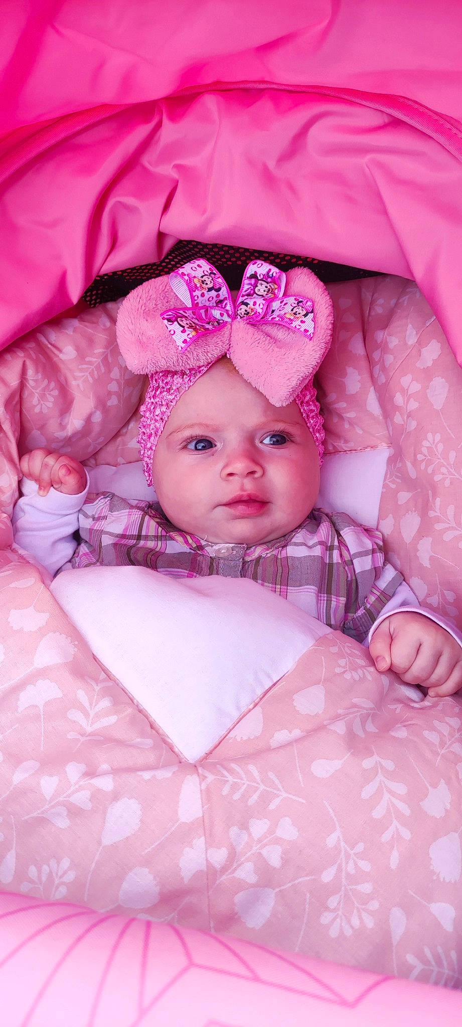 Noëllya participe au concours pour gagner de l'argent avec cette photo : baby, baby_sleeping, baby_toddler_clothing, cap, cheek, child, comfort, eye, facial_expression, headwear, linens, lip, magenta, mouth, outerwear, person, pink, purple, skin, sleeve