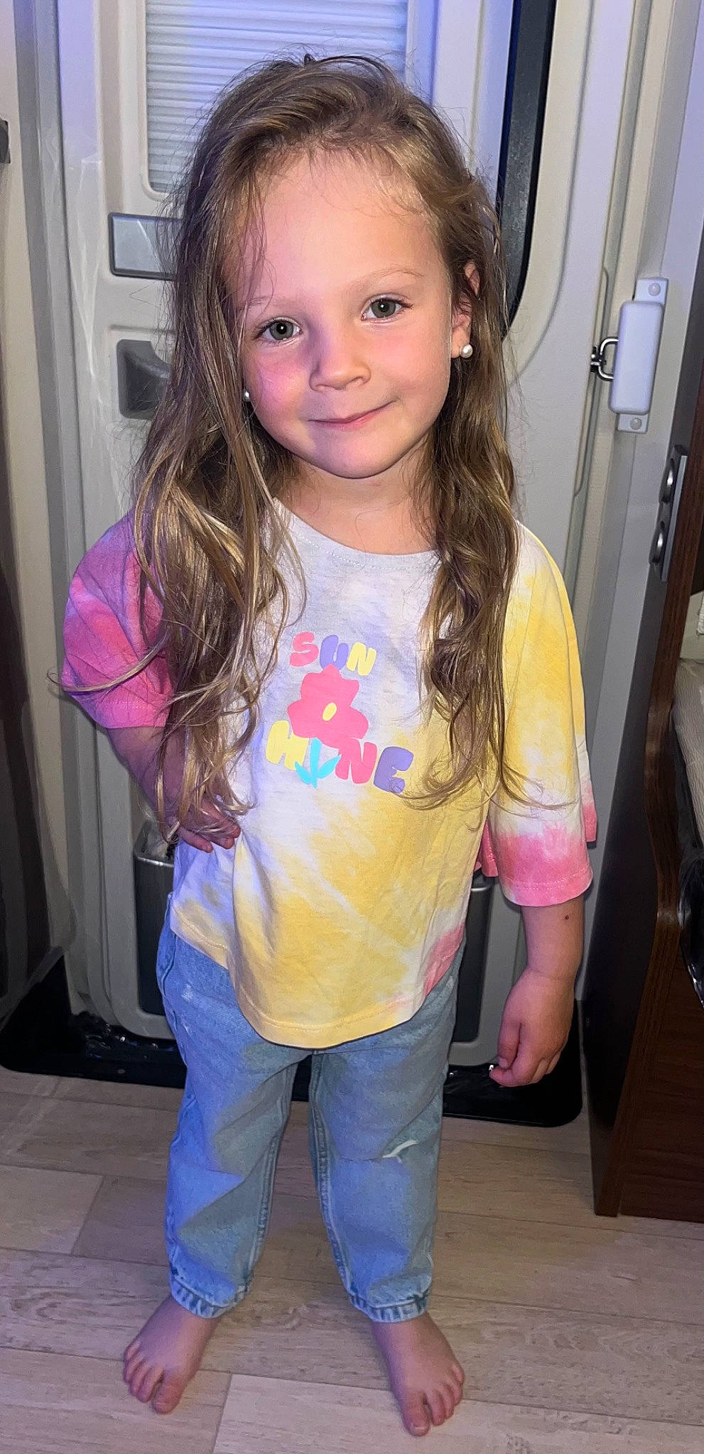 Shanel a rejoint le concours — aidez-le/la à gagner de superbes lots ! baby_toddler_clothing, blond, cheek, cool, eyelash, fun, hair, hairstyle, happy, head, iris, joint, joy, long_hair, person, pink, shoulder, skin, sleeve, smile