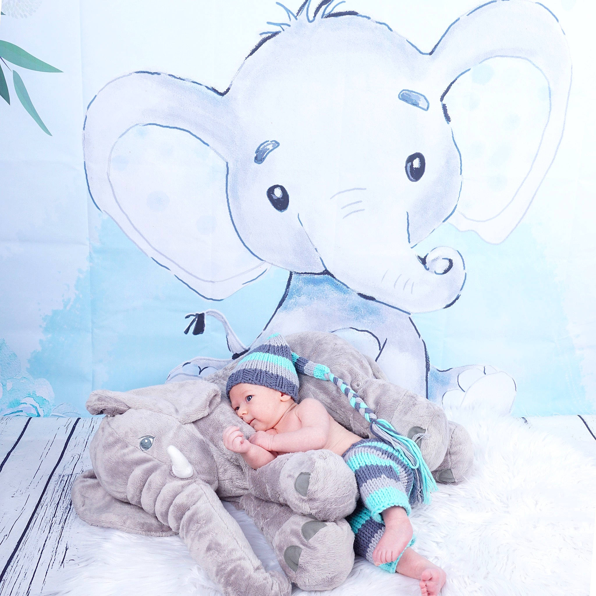 Rémy participe au concours pour gagner de l'argent avec cette photo : art, baby, baby_toddler_clothing, comfort, drawing, fictional_character, graphics, happy, head, headwear, illustration, linens, livestock, person, snow, suidae, textile, toddler, visual_arts, white