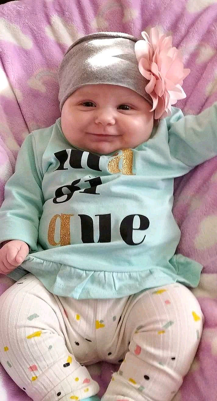 Syana a rejoint le concours — aidez-le/la à gagner de superbes lots ! baby, baby_toddler_clothing, cap, cheek, chin, comfort, face, facial_expression, happy, head, headwear, joy, outerwear, person, photograph, pink, product, skin, sleeve, smile