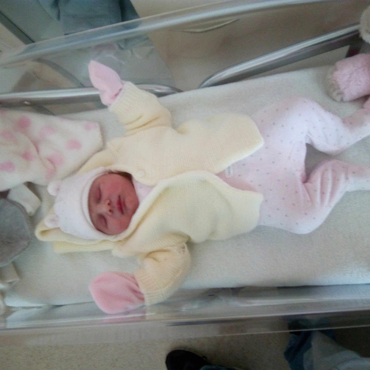 Lindsay participe au concours pour gagner de l'argent avec cette photo : bed, flooring, infant, pink, product, skin, textile