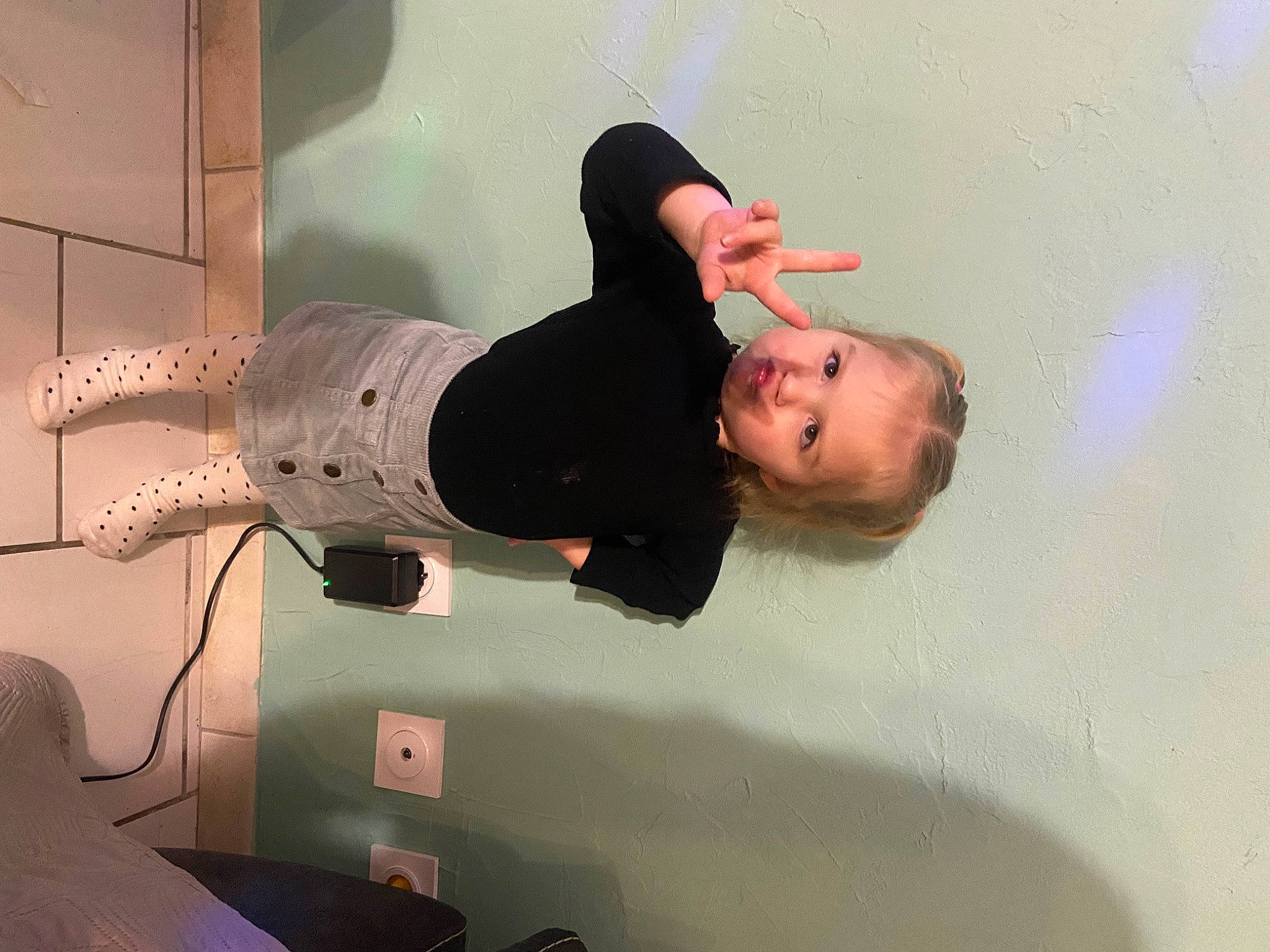 Keyssie a rejoint le concours — aidez-le/la à gagner de superbes lots ! adventure, ceiling, elbow, fun, person, plaster, recreation, room, t_shirt, toddler