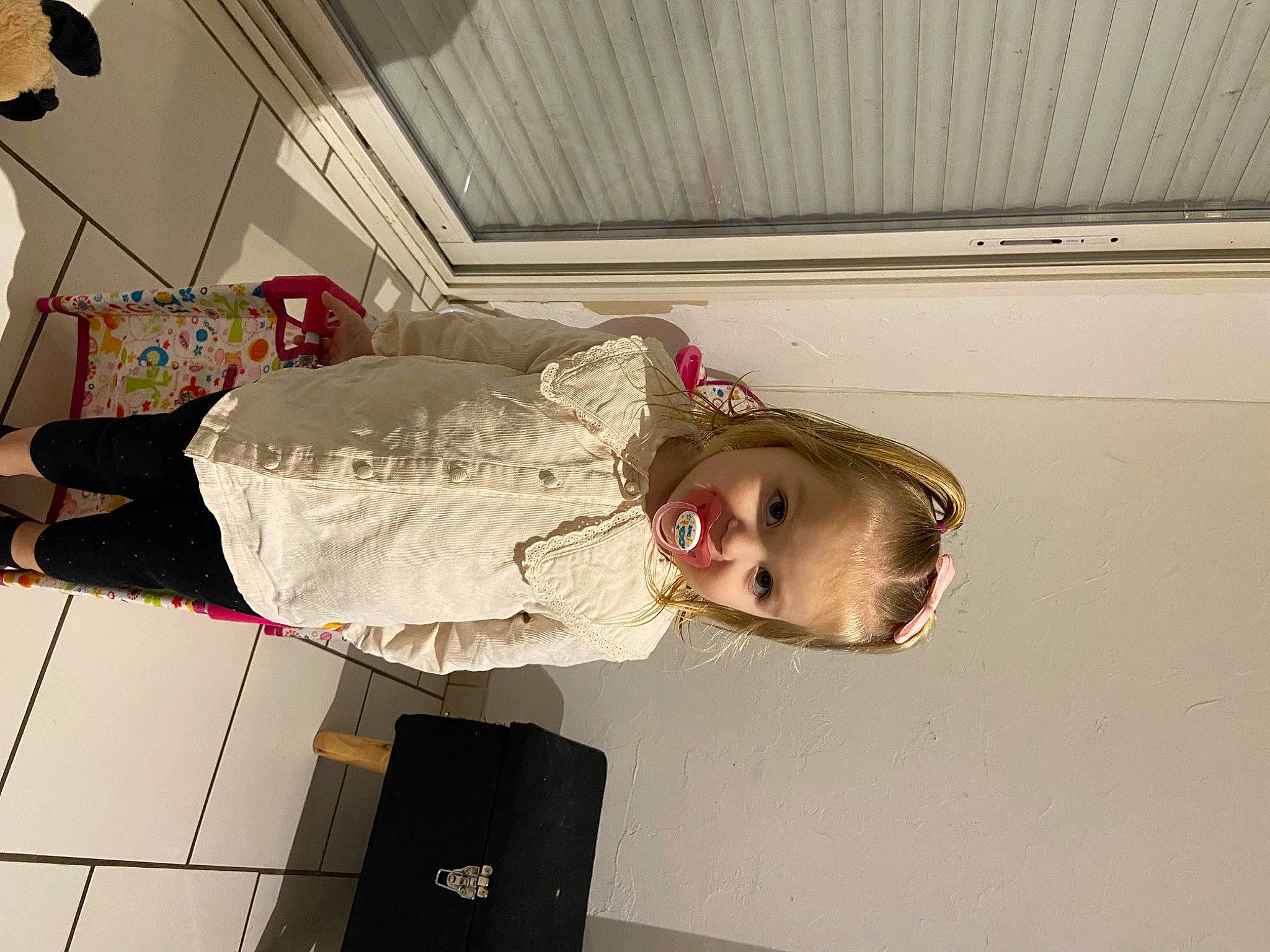 Keyssie participe au concours pour gagner de l'argent avec cette photo : ceiling, flooring, fun, fur, person, room, wood