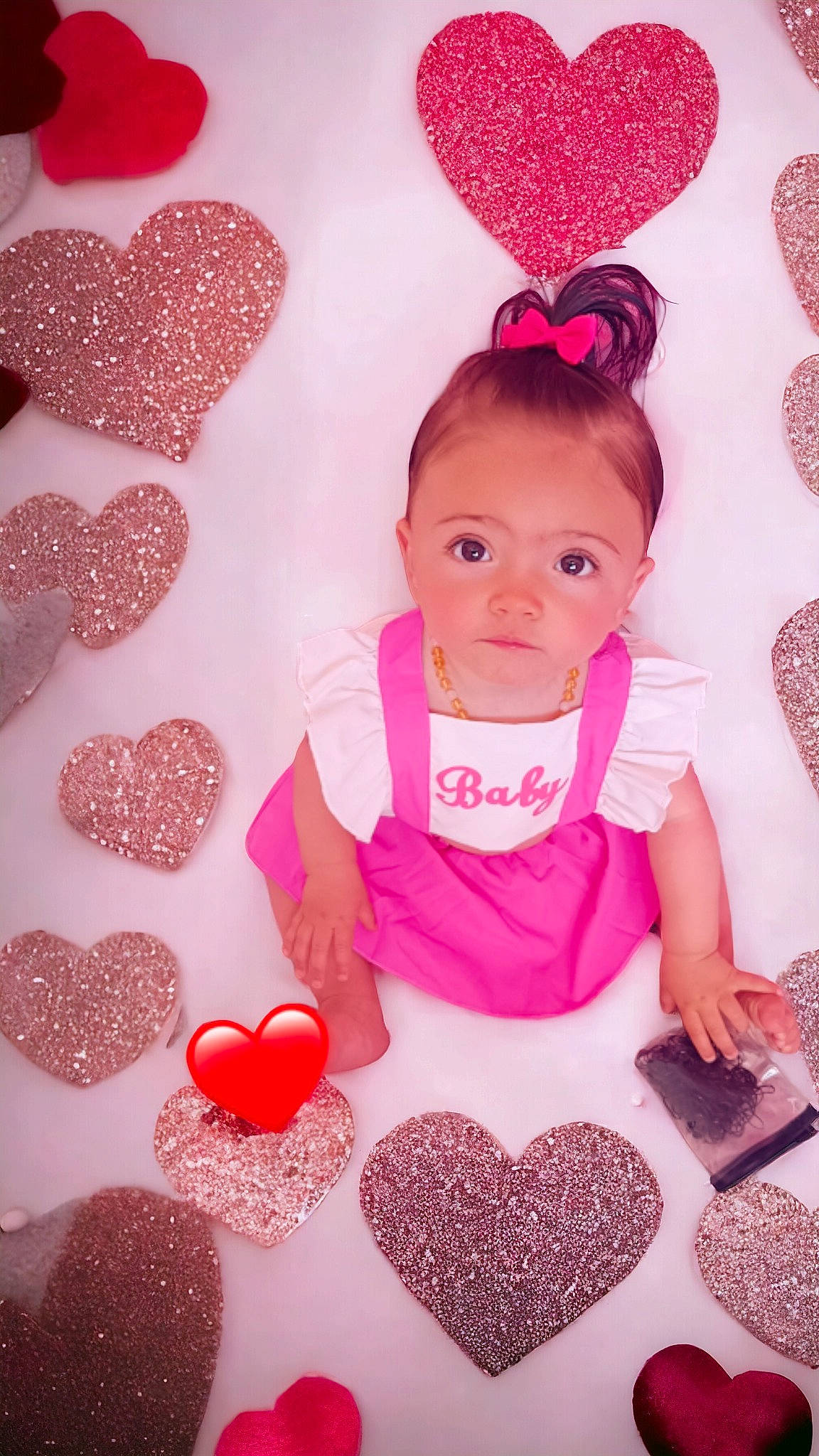 Katalëya a rejoint le concours — aidez-le/la à gagner de superbes lots ! baby, baby_toddler_clothing, balloon, beauty, cheek, child, design, event, happy, magenta, organ, party_supply, pattern, peach, person, pink, red, sleeve, sweetness, textile