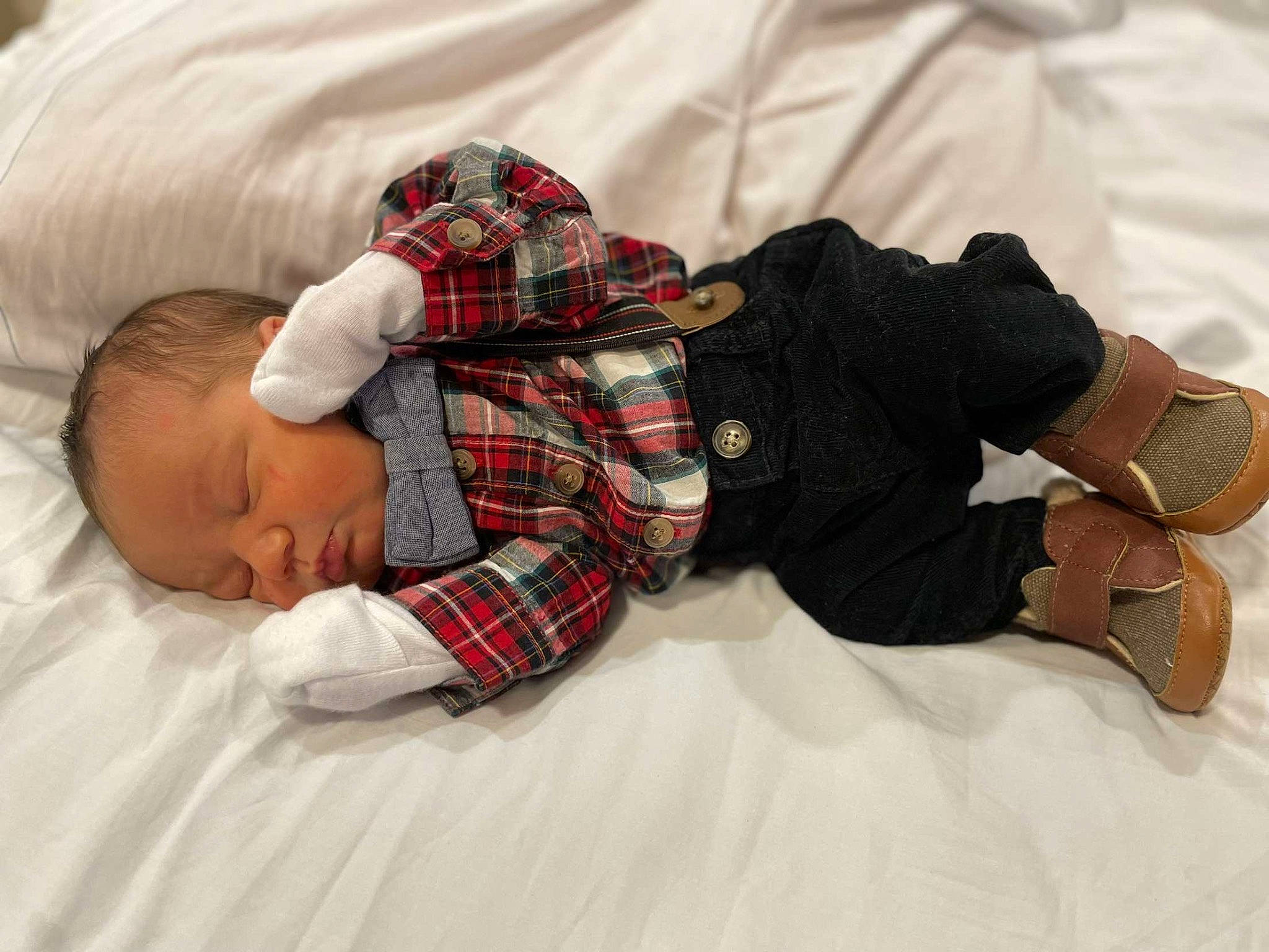 Aleczandyr joined the competition — help win amazing prizes! baby, baby_toddler_clothing, bed, bedding, child, collar, comfort, finger, human_body, linens, pattern, person, plaid, sitting, sleeve, sock, t_shirt, tartan, thigh, toddler