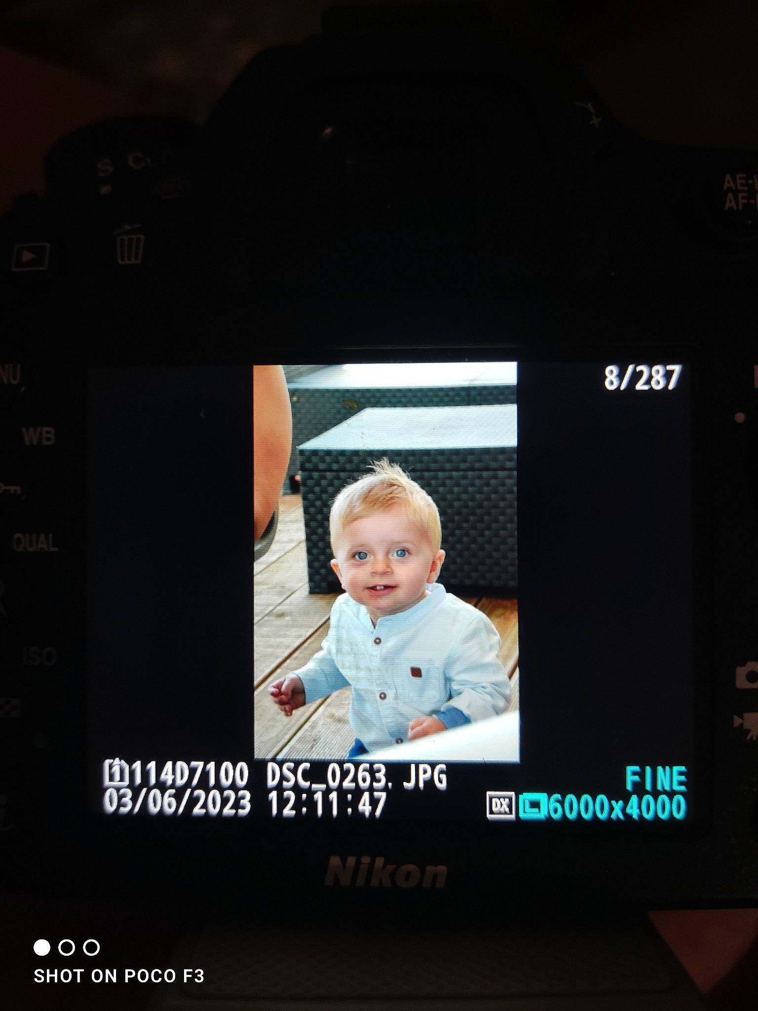 Lenny a rejoint le concours — aidez-le/la à gagner de superbes lots ! auto_part, baby, cameras_optics, comfort, darkness, display_device, electronics, flash_photography, font, gadget, gesture, media, multimedia, output_device, person, plant, screenshot, sleeve, technology, television_program