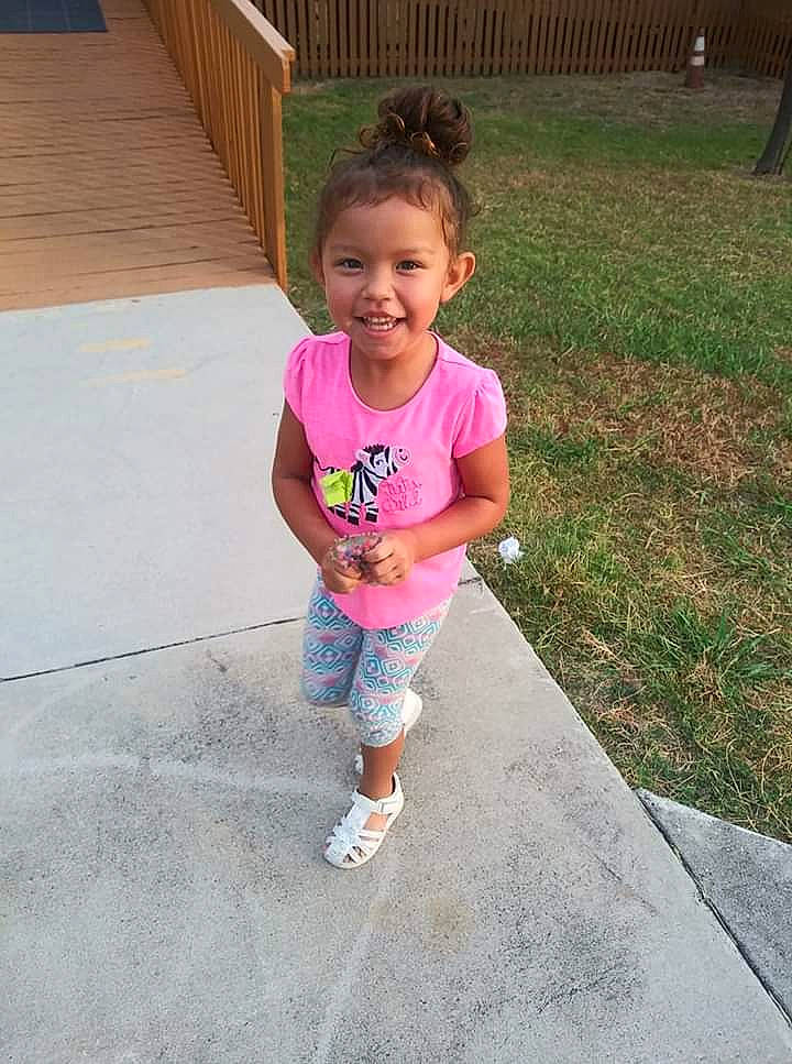 Anniston is registered to the contest to win money with this photo: child, face, fun, grass, happy, joy, leisure, people, person, pink, play, recreation, skin, smile, summer, t_shirt, toddler, vacation