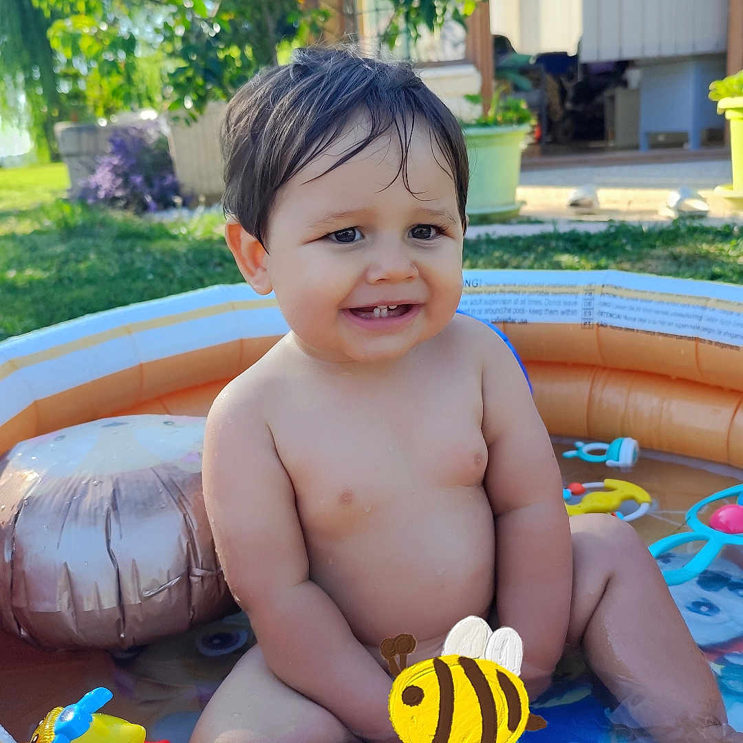 Sacha is registered to the contest to win money with this photo: baby, child, cute, fun, garden, grass, happy, house, inflatable_pool, outdoor, playing, pool, sitting, smiling, summer, sunlight, toddler, toy, water, wet_hair