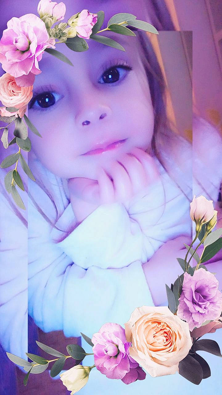 Lena a rejoint le concours — aidez-le/la à gagner de superbes lots ! beauty, blue, electric_blue, eyelash, flower, flowering_plant, happy, headband, headwear, hybrid_tea_rose, iris, person, petal, photograph, pink, plant, purple, rose, textile, toddler