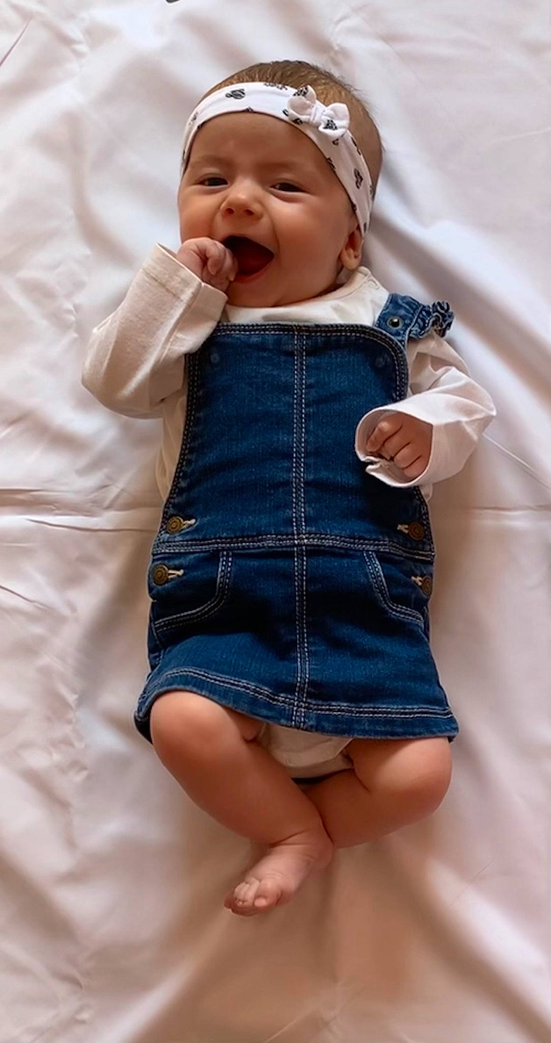 Diana participe au concours pour gagner de l'argent avec cette photo : baby, baby_toddler_clothing, cap, cheek, collar, dress, eye, face, finger, hat, head, headwear, iris, lip, outerwear, person, pink, skin, sleeve, smile