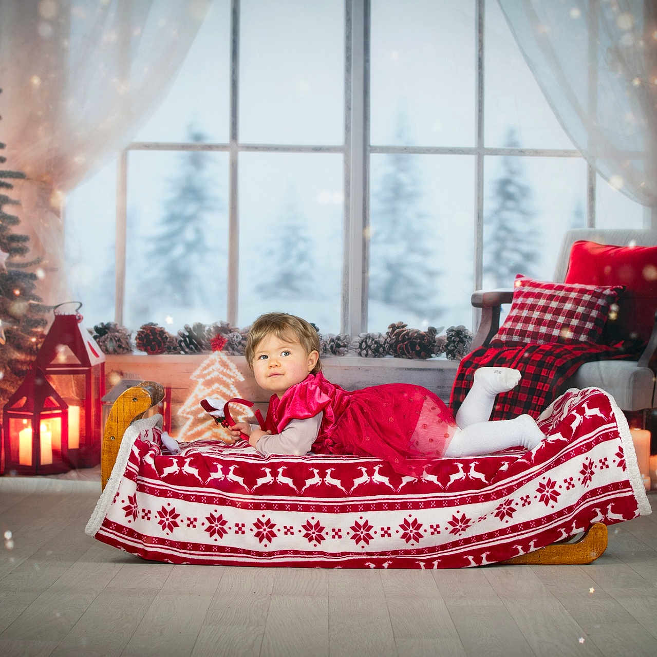 Emma participe au concours pour gagner de l'argent avec cette photo : animal, baby, canine, christmas, christmasdecorations, christmastree, couch, crib, dog, dogbed, face, festival, furniture, head, infantbed, person, pet