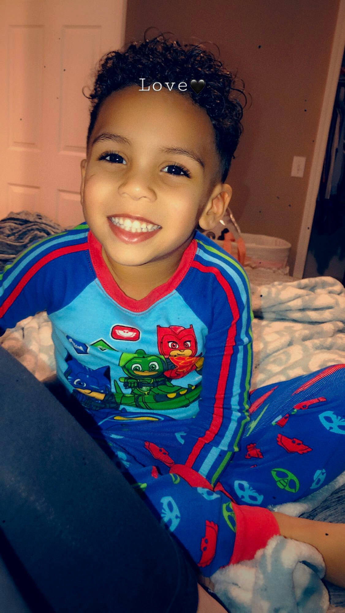 Giovanni is registered to the contest to win money with this photo: blue, cheek, child, chin, cool, eye, face, facial_expression, forehead, hair, hairstyle, happy, head, iris, joy, lip, nose, organ, person, skin