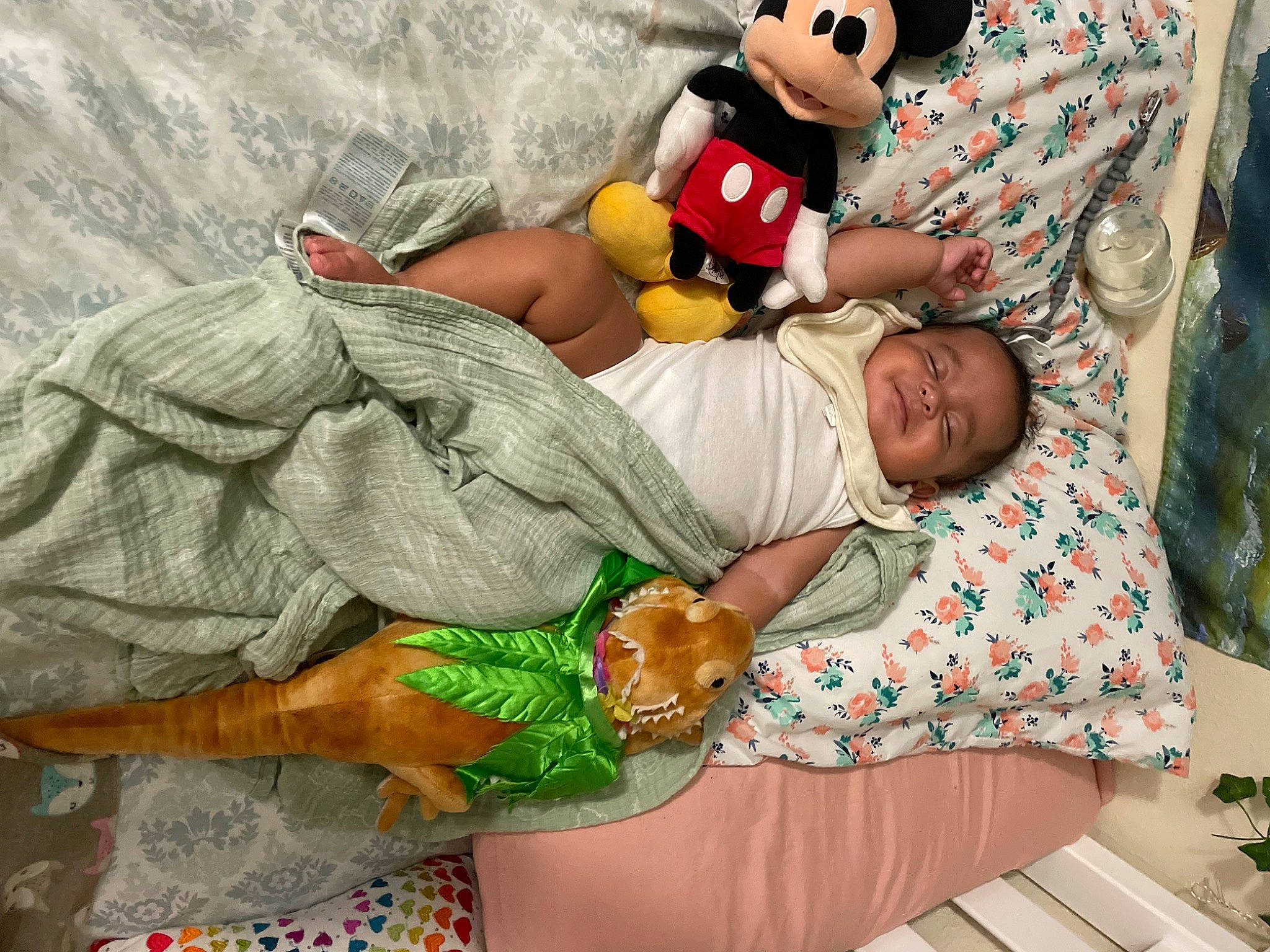 Julio is registered to the contest to win money with this photo: abdomen, child, comfort, elbow, event, fun, green, happy, hat, human, leisure, linens, pattern, person, sandal, smile, textile, thigh, toddler, toy