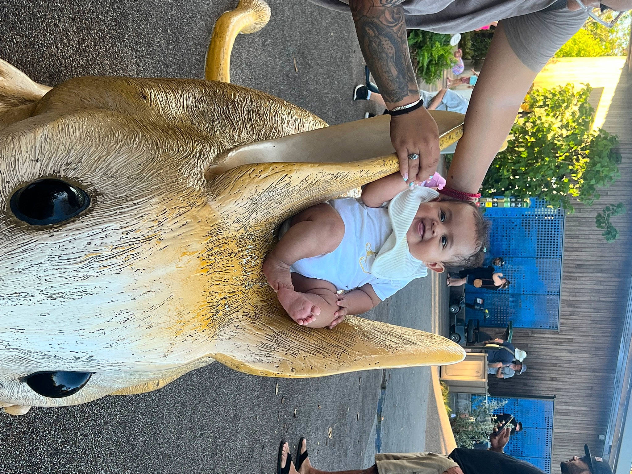 Julio is registered to the contest to win money with this photo: art, child, fashion_accessory, fawn, fun, fur, happy, hat, horn, joy, leisure, mask, metal, person, recreation, snout, t_shirt, toddler, wildlife, working_animal