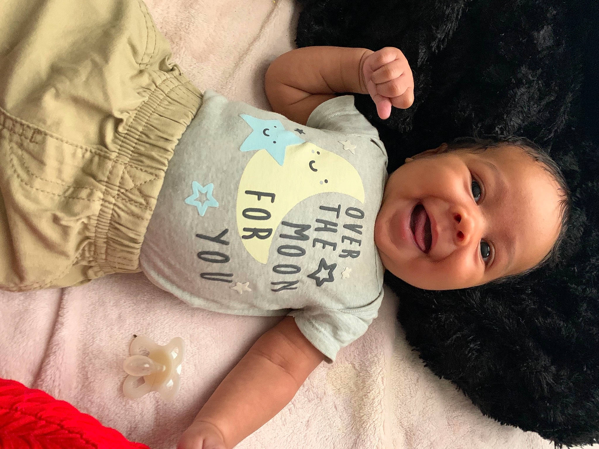 Bear is registered to the contest to win money with this photo: baby, baby_toddler_clothing, beauty, cheek, child, elbow, face, finger, gesture, hand, happy, head, mammal, nose, person, product, skin, sleeve, smile, toddler