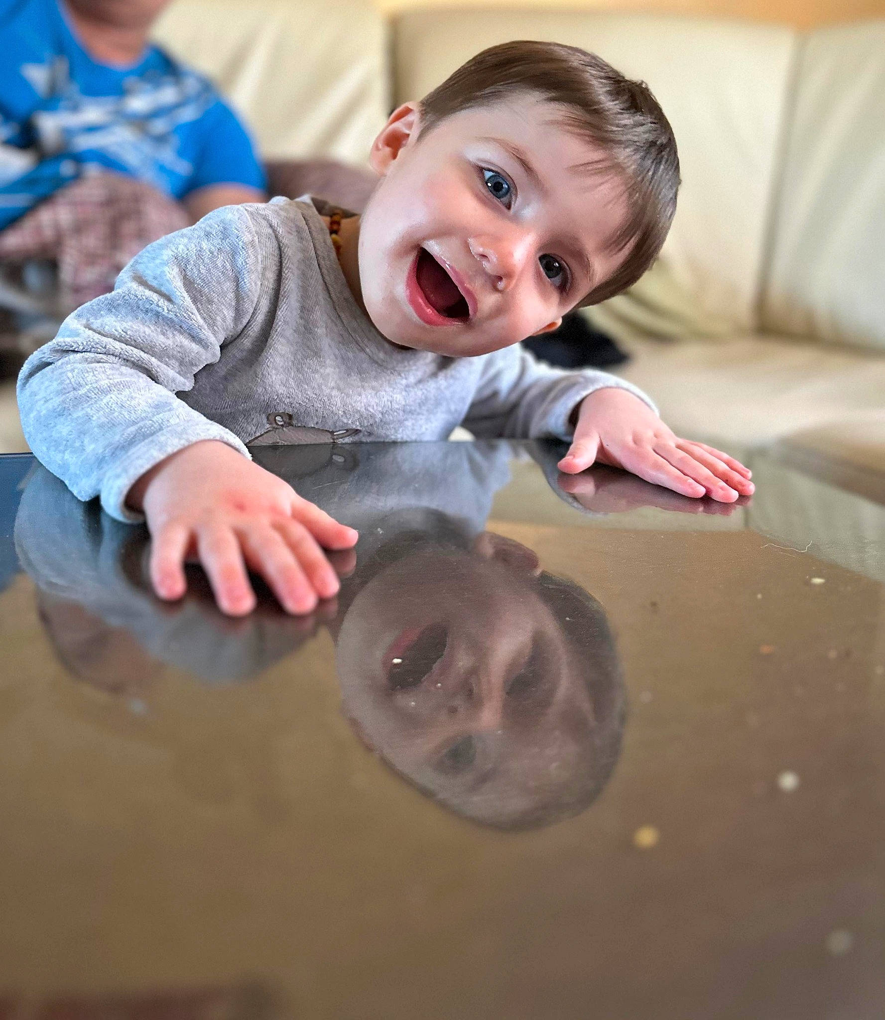 Matthew a rejoint le concours — aidez-le/la à gagner de superbes lots ! cheek, child, comfort, face, facial_expression, finger, flash_photography, flooring, fun, gesture, happy, head, leisure, mouth, nose, person, sitting, skin, smile, toddler